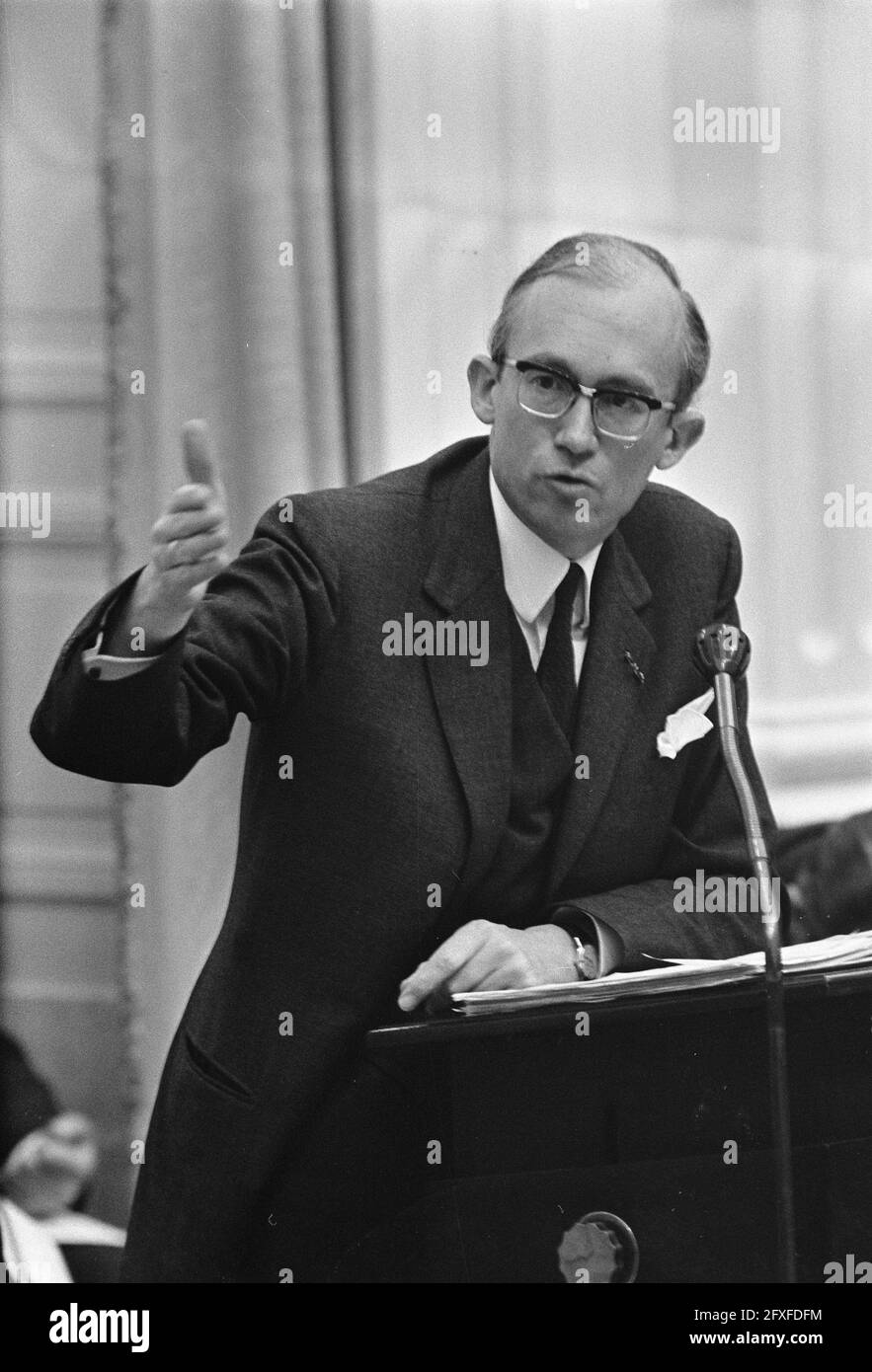 House of Representatives, government answers after first round of party debates. Minister Witteveen, October 16, 1969, Debates, The Netherlands, 20th century press agency photo, news to remember, documentary, historic photography 1945-1990, visual stories, human history of the Twentieth Century, capturing moments in time Stock Photo