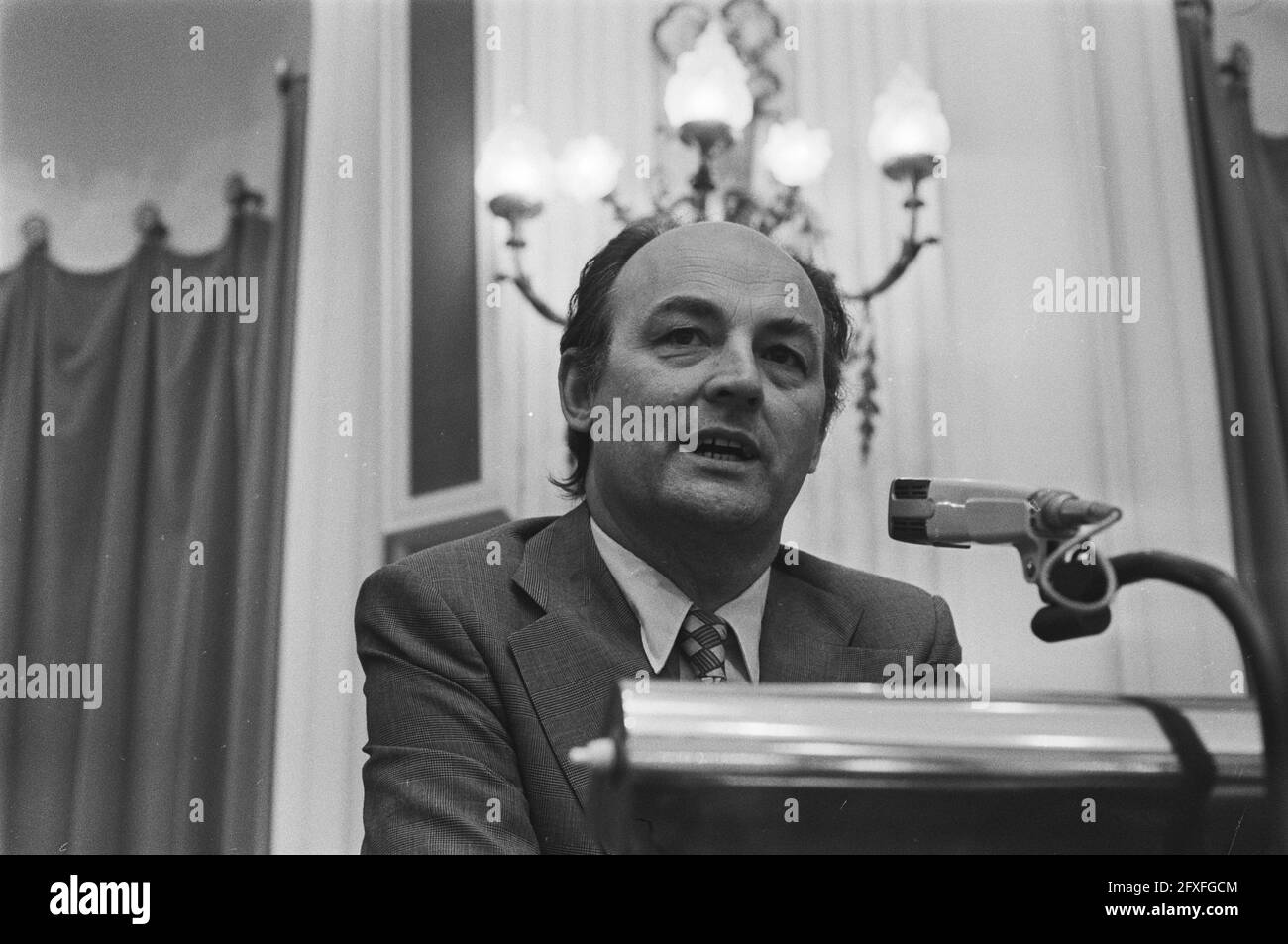 Lower House in connection with debate nuclear order, 19, 20, Aantjes speaking head, 1 June 1976, politics, The Netherlands, 20th century press agency photo, news to remember, documentary, historic photography 1945-1990, visual stories, human history of the Twentieth Century, capturing moments in time Stock Photo