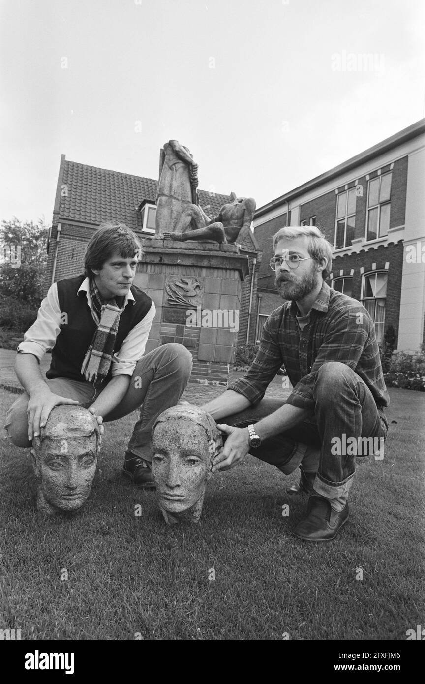 Two officials, kneeling, with the heads cut off, September 22, 1981, vandalism, resistance monuments, The Netherlands, 20th century press agency photo, news to remember, documentary, historic photography 1945-1990, visual stories, human history of the Twentieth Century, capturing moments in time Stock Photo
