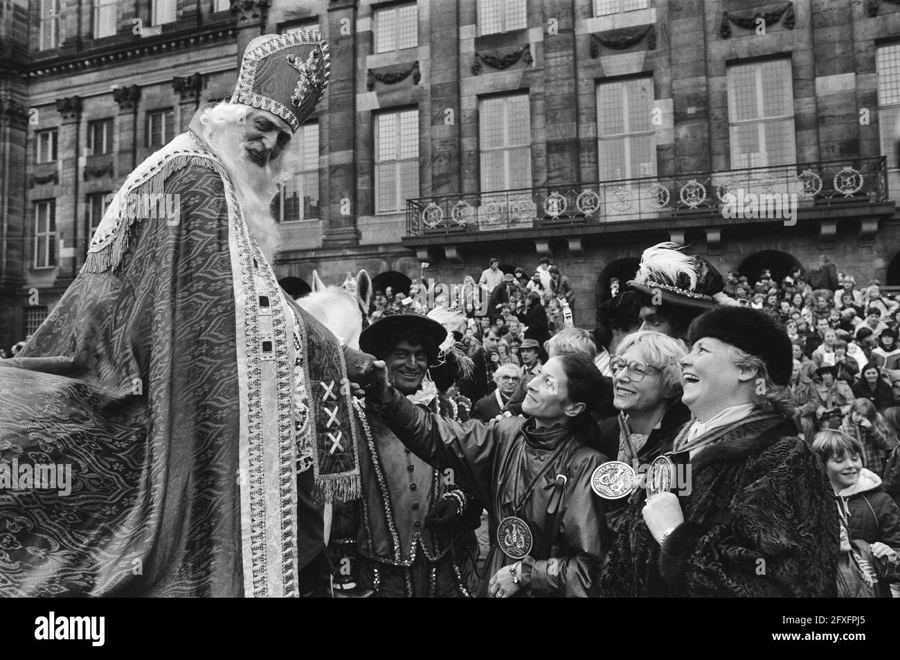 Presentation of the ICA medals by Sinterklaas to from left to right Alexandra Radius (ballerina), Annet Nieuwenhuizen (actress) and Cristina Deutekom (singer), November 13, 1982, Saint Nicholas, Sinterklaas, actresses, ballerinas, medals, presentations, singers, black peteers, The Netherlands, 20th century press agency photo, news to remember, documentary, historic photography 1945-1990, visual stories, human history of the Twentieth Century, capturing moments in time Stock Photo