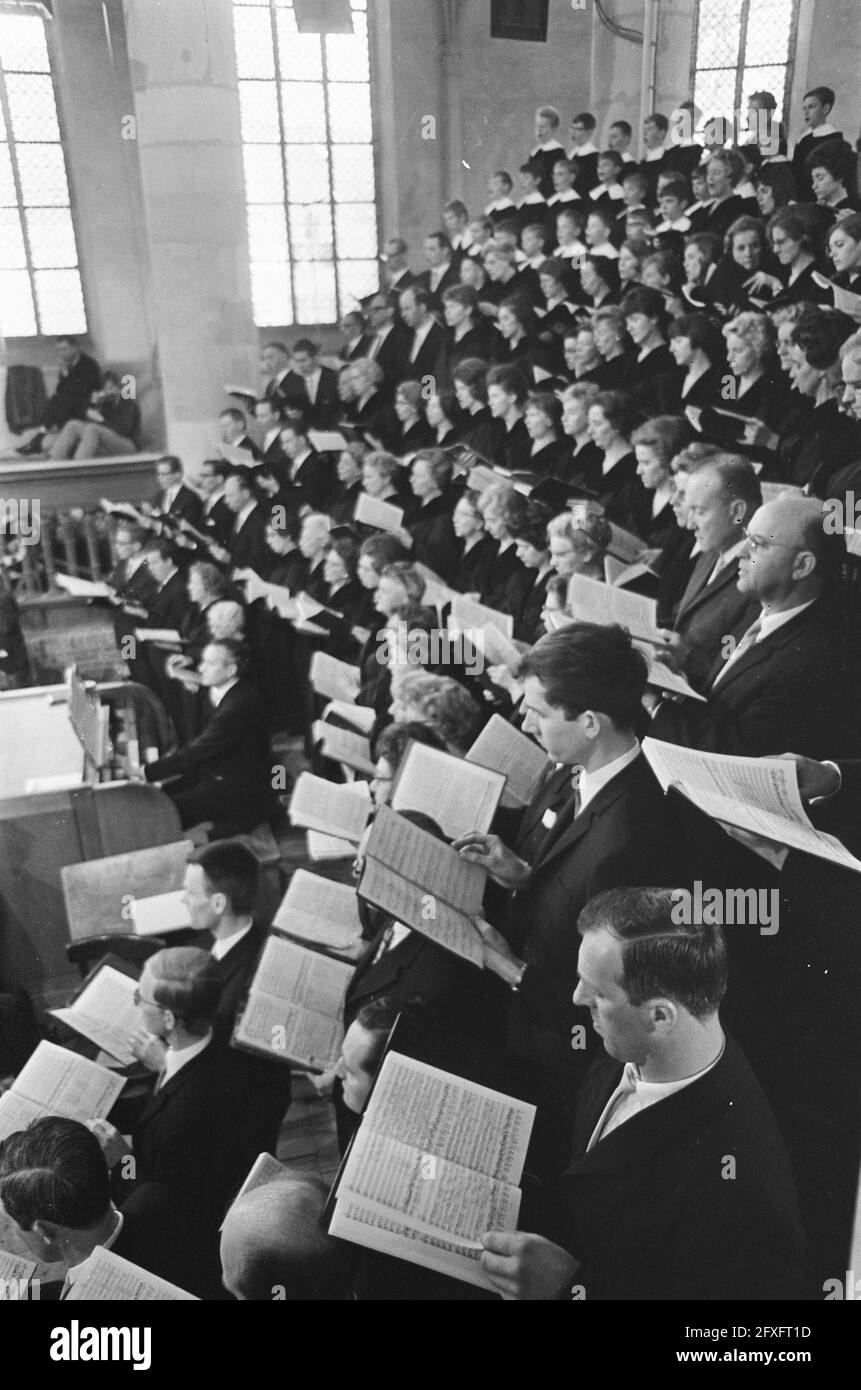 Performance of the St. Matthew Passion in the Grote Kerk in Naarden, the Netherlands, April 12, 1968, churches, choirs, The Netherlands, 20th century press agency photo, news to remember, documentary, historic photography 1945-1990, visual stories, human history of the Twentieth Century, capturing moments in time Stock Photo
