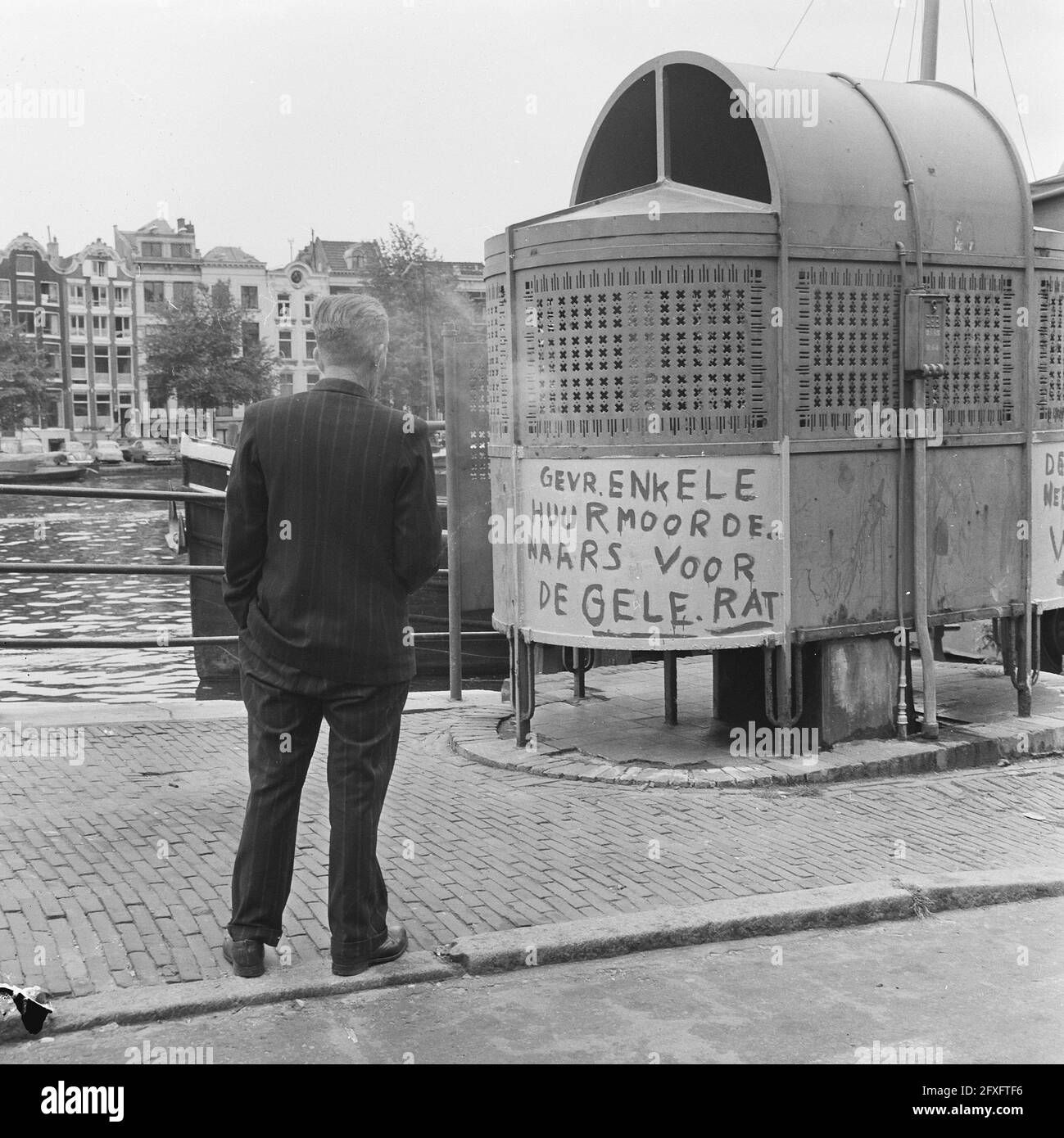 Corner urinal Black and White Stock Photos & Images Alamy