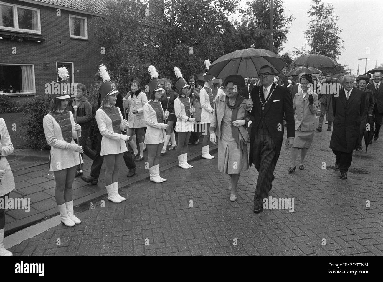Queen Juliana visits the municipalities of Rhoon, Poortugaal and Maassluis ( South Holland ), Queen Juliana and Mayor Bos of Rhoon walk past majorettes, September 24, 1971, mayors, queens, majorettes, umbrellas, The Netherlands, 20th century press agency photo, news to remember, documentary, historic photography 1945-1990, visual stories, human history of the Twentieth Century, capturing moments in time Stock Photo