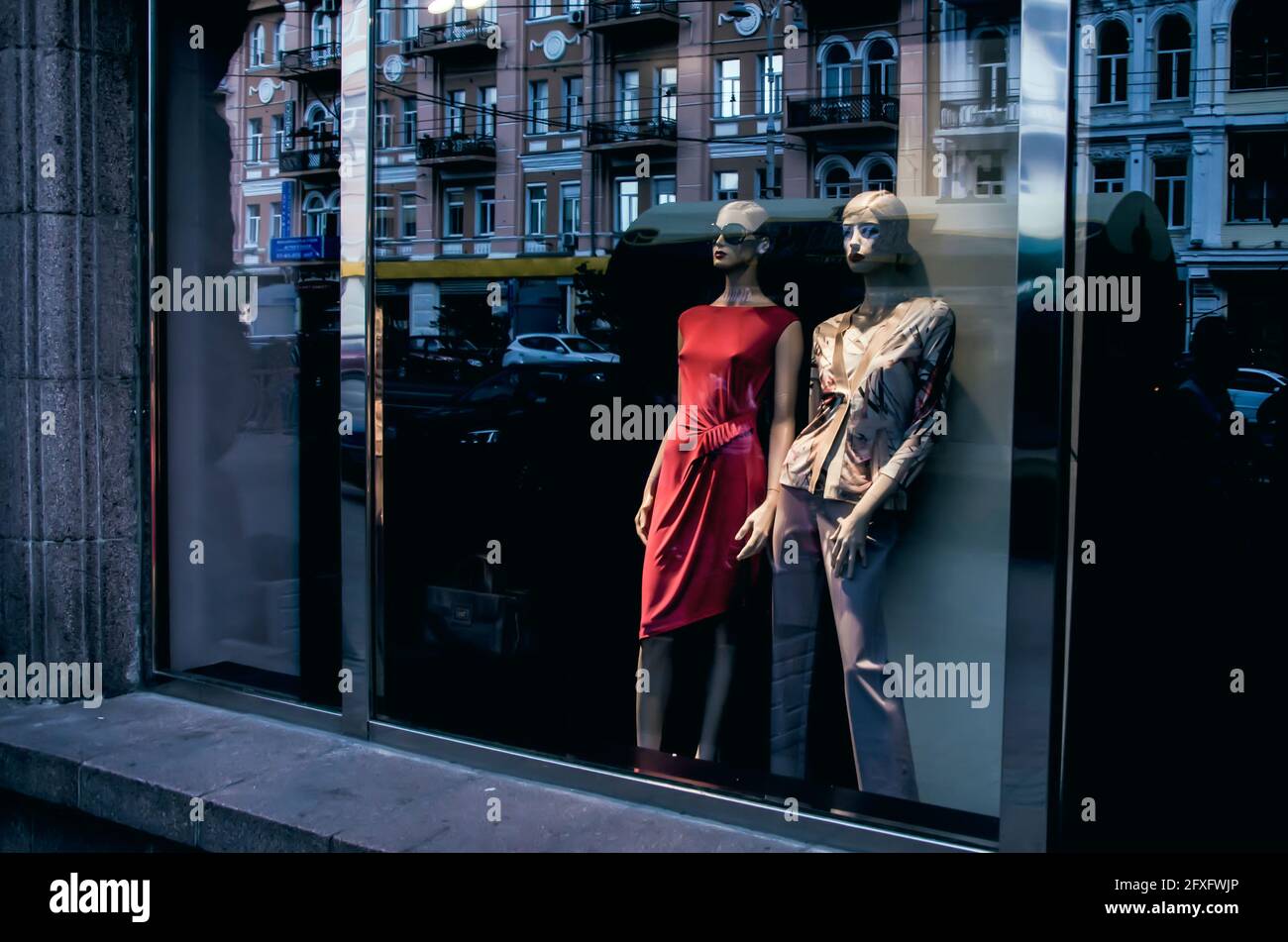 mannequin in the storefront Stock Photo Alamy