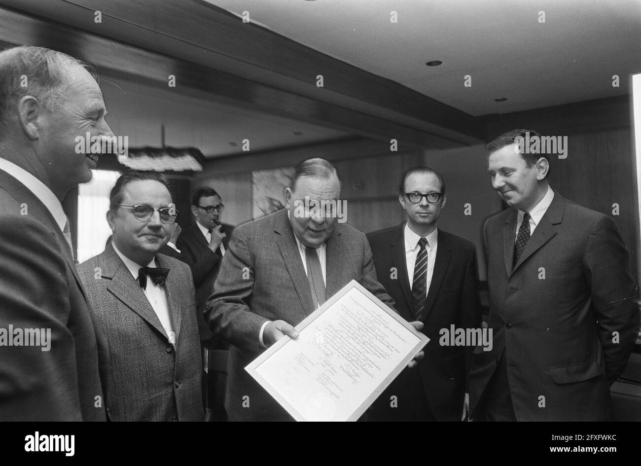 From left to right the 4 chief editors A.J. Dunning, G.P.M. Horsten, P