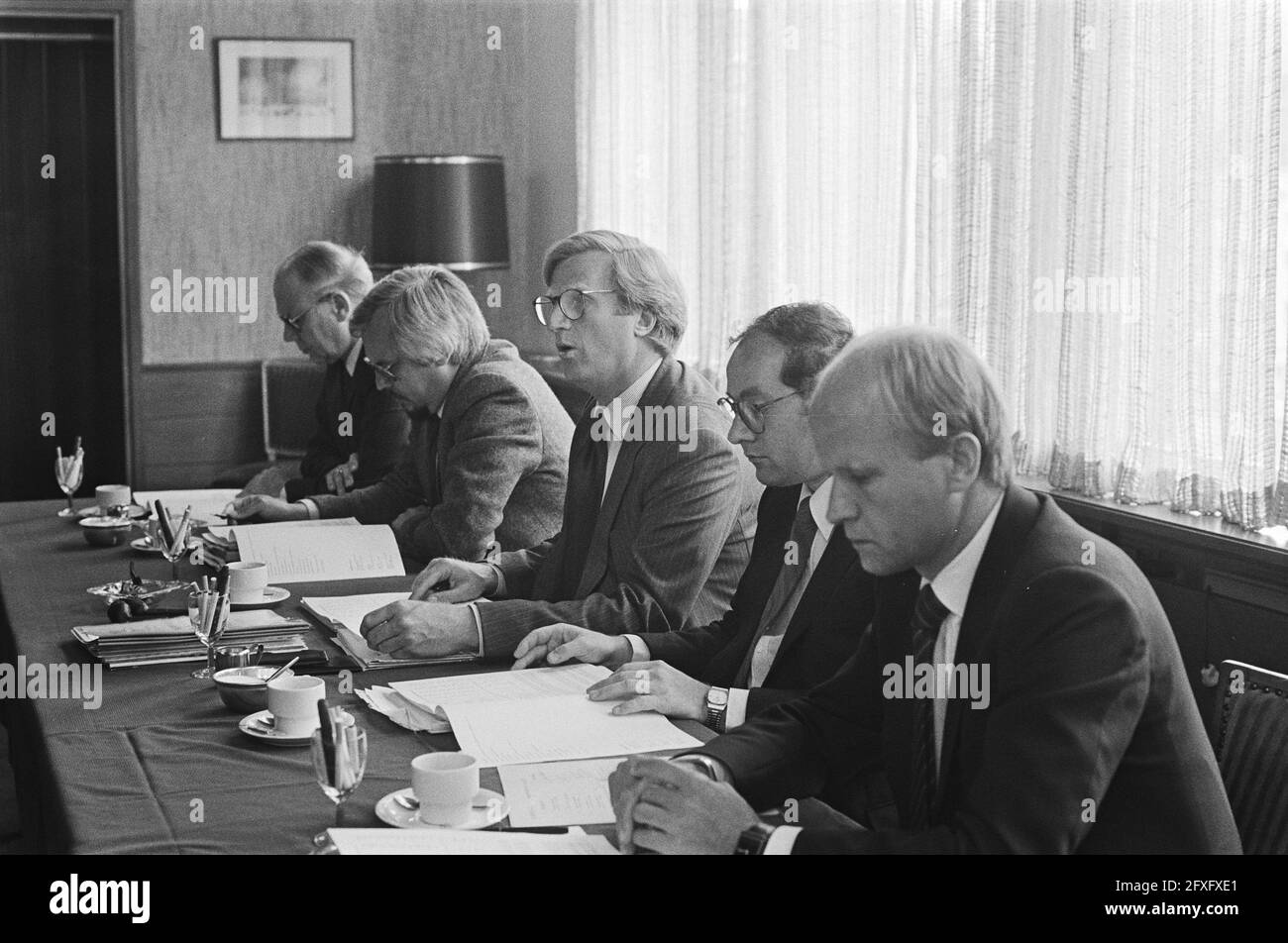 From left to right, unknown, general manager Kerdel, director J. Krant and director V. Hedel, June 28, 1983, directors, stock exchanges, press conferences, The Netherlands, 20th century press agency photo, news to remember, documentary, historic photography 1945-1990, visual stories, human history of the Twentieth Century, capturing moments in time Stock Photo