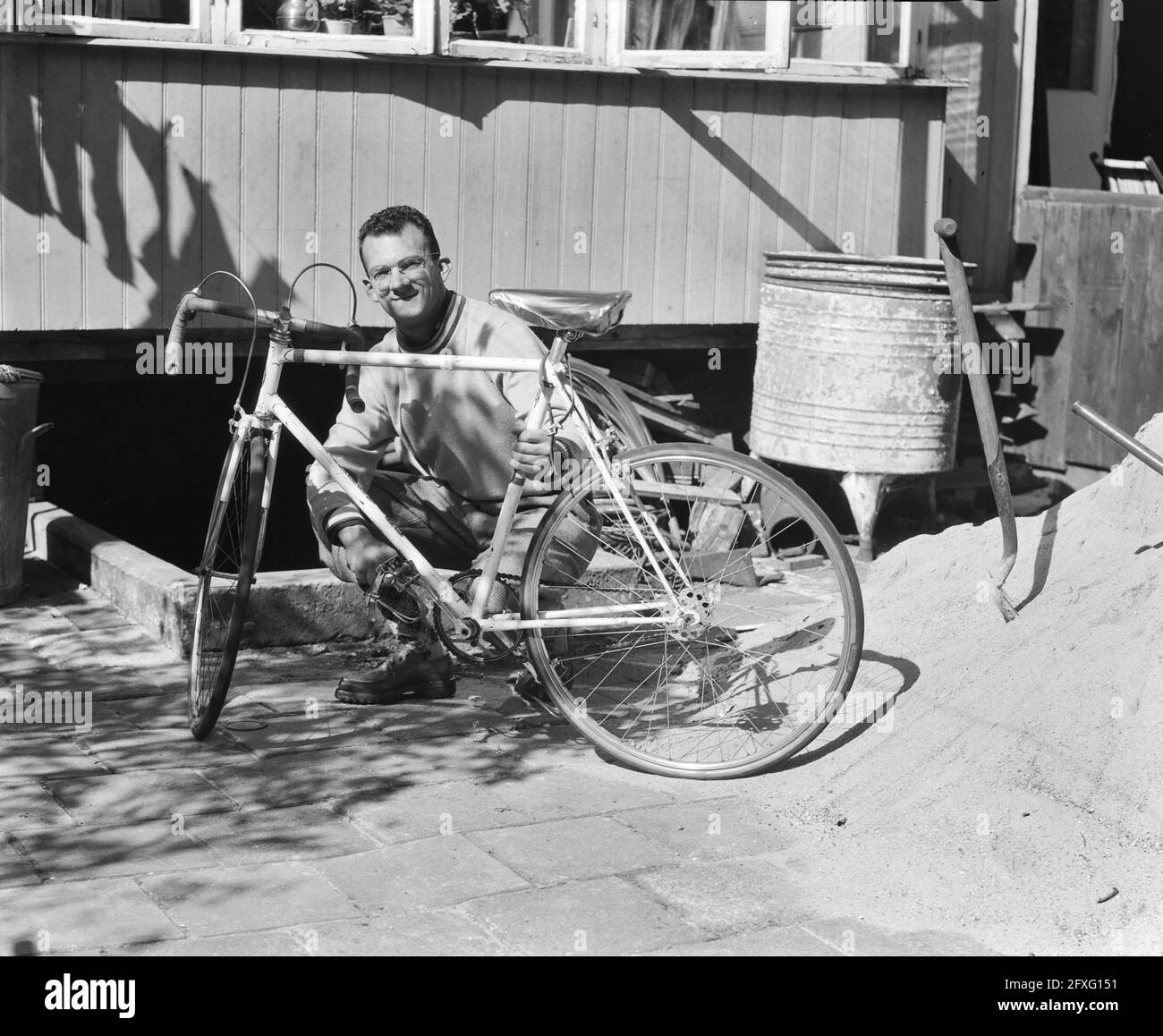 Van Heusden with tandem bicycle in the store, September 1, 1952, racing bikes, The Netherlands, 20th century press agency photo, news to remember, documentary, historic photography 1945-1990, visual stories, human history of the Twentieth Century, capturing moments in time Stock Photo