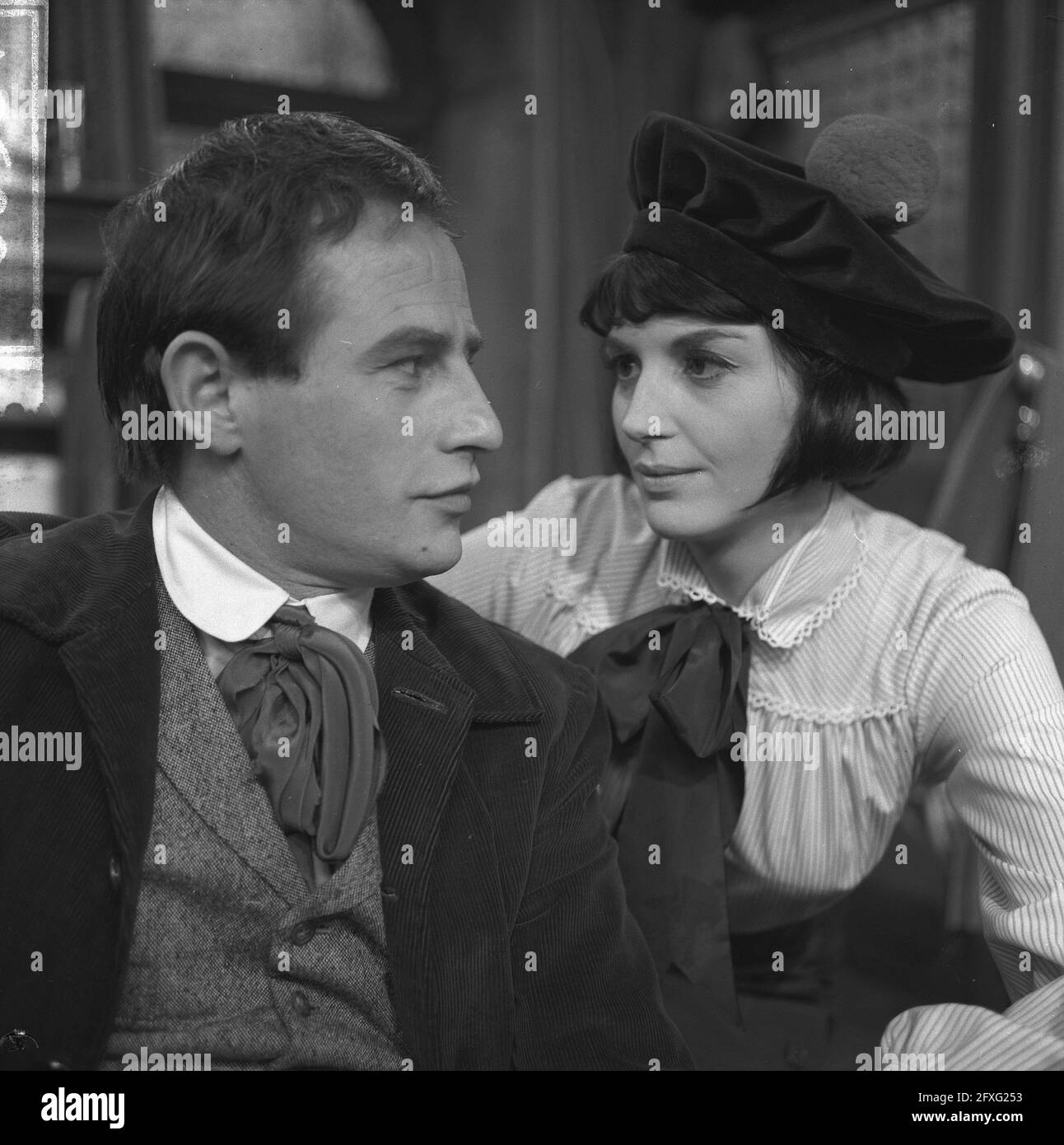 Tv play de schaduw van een revolverman starring julien schoenaer hires