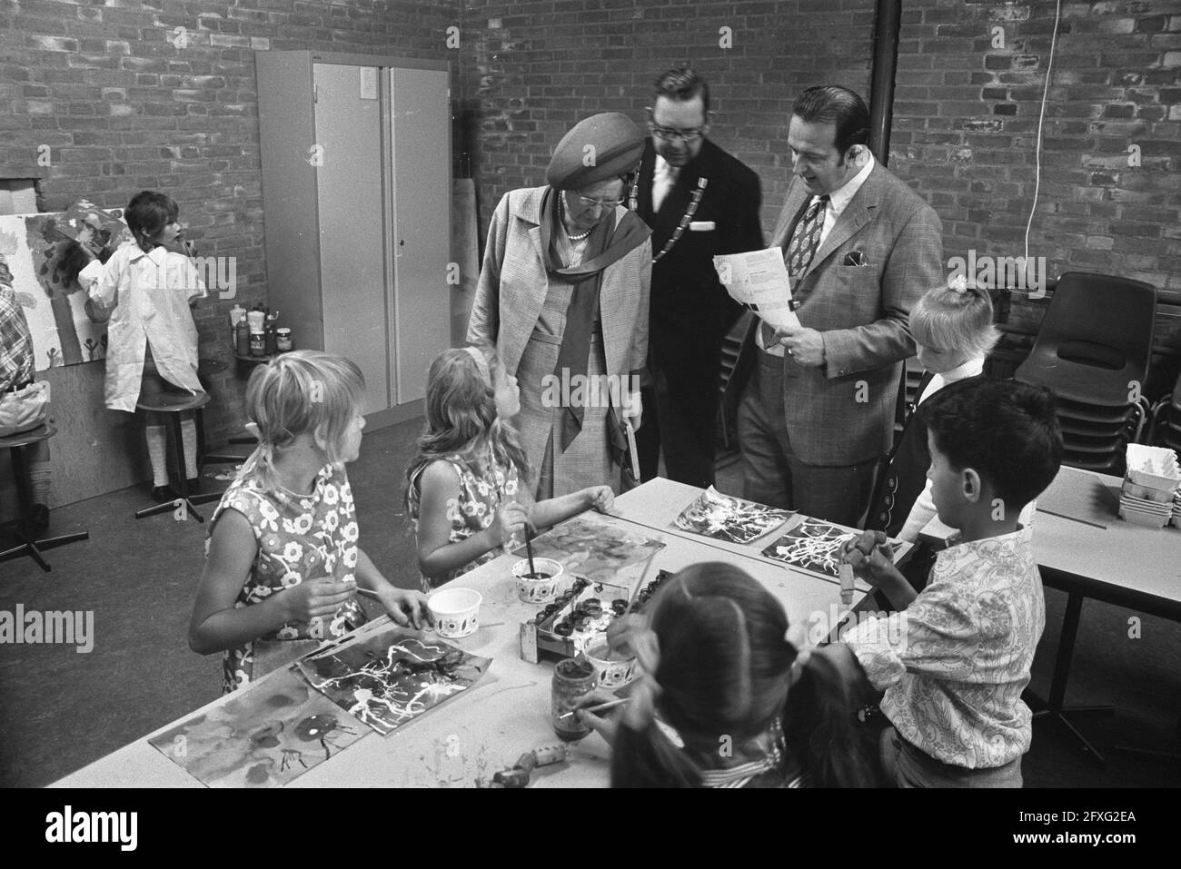 Queen Juliana visits municipalities Rhoon, Poortugaal and Maassluis ( South Holland ), Queen Juliana looks at performances of children in Trefcentrum De Korn in, September 24, 1971, mayors, children, queens, The Netherlands, 20th century press agency photo, news to remember, documentary, historic photography 1945-1990, visual stories, human history of the Twentieth Century, capturing moments in time Stock Photo