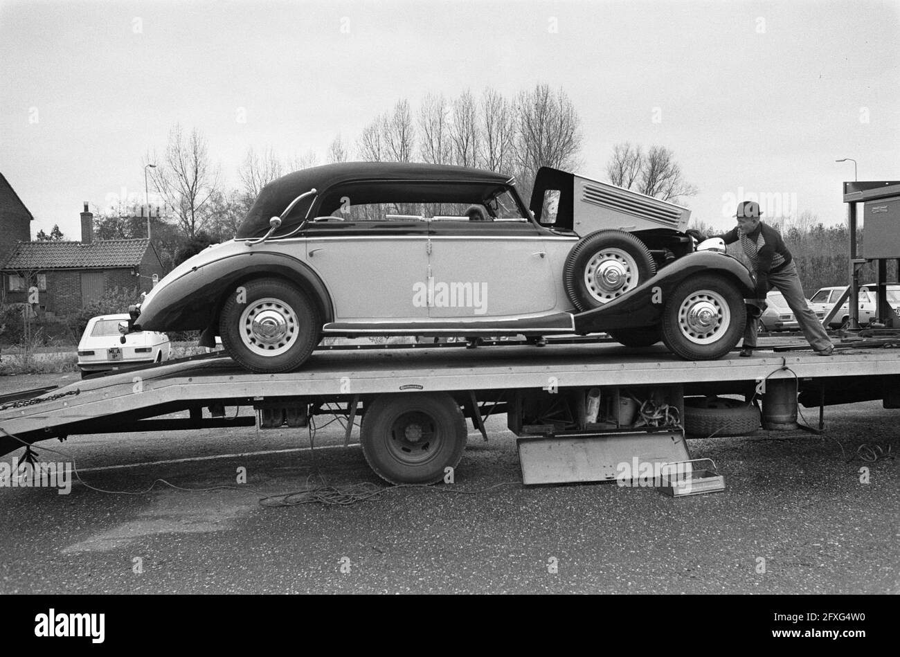 Auction of Old Timers by Christie, at Automuseum Leidschendam; six-cylinder Maybach belonging to Hitler's girlfriend Eva Braun, November 19, 1976, auctions, The Netherlands, 20th century press agency photo, news to remember, documentary, historic photography 1945-1990, visual stories, human history of the Twentieth Century, capturing moments in time Stock Photo