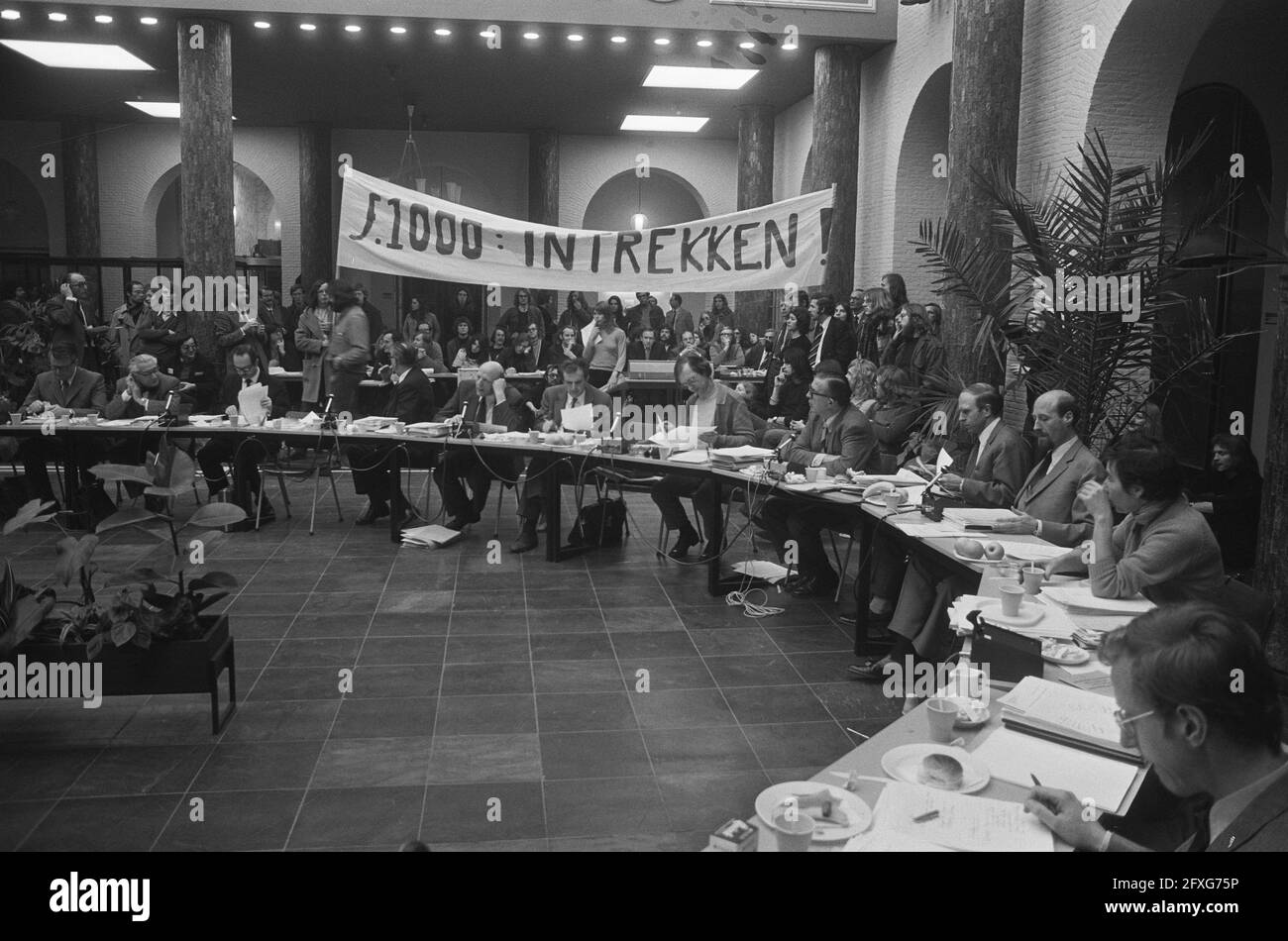 Meeting University Council of G.U. Amsterdam in Maagdenhuis attended by occupiers of registration desk, 20 February 1973, Registration Offices, Meetings, Occupations, The Netherlands, 20th century press agency photo, news to remember, documentary, historic photography 1945-1990, visual stories, human history of the Twentieth Century, capturing moments in time Stock Photo
