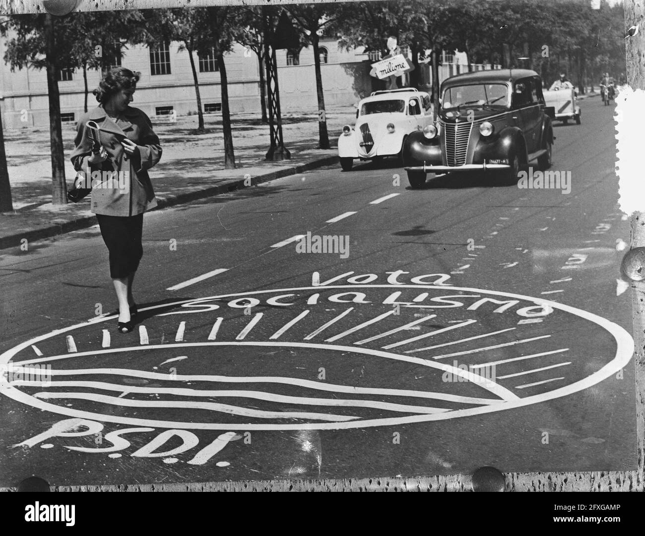 Election fever in Italy for parliamentary elections of June 7, 1953, May 12, 1953, ELECTIONS, The Netherlands, 20th century press agency photo, news to remember, documentary, historic photography 1945-1990, visual stories, human history of the Twentieth Century, capturing moments in time Stock Photo