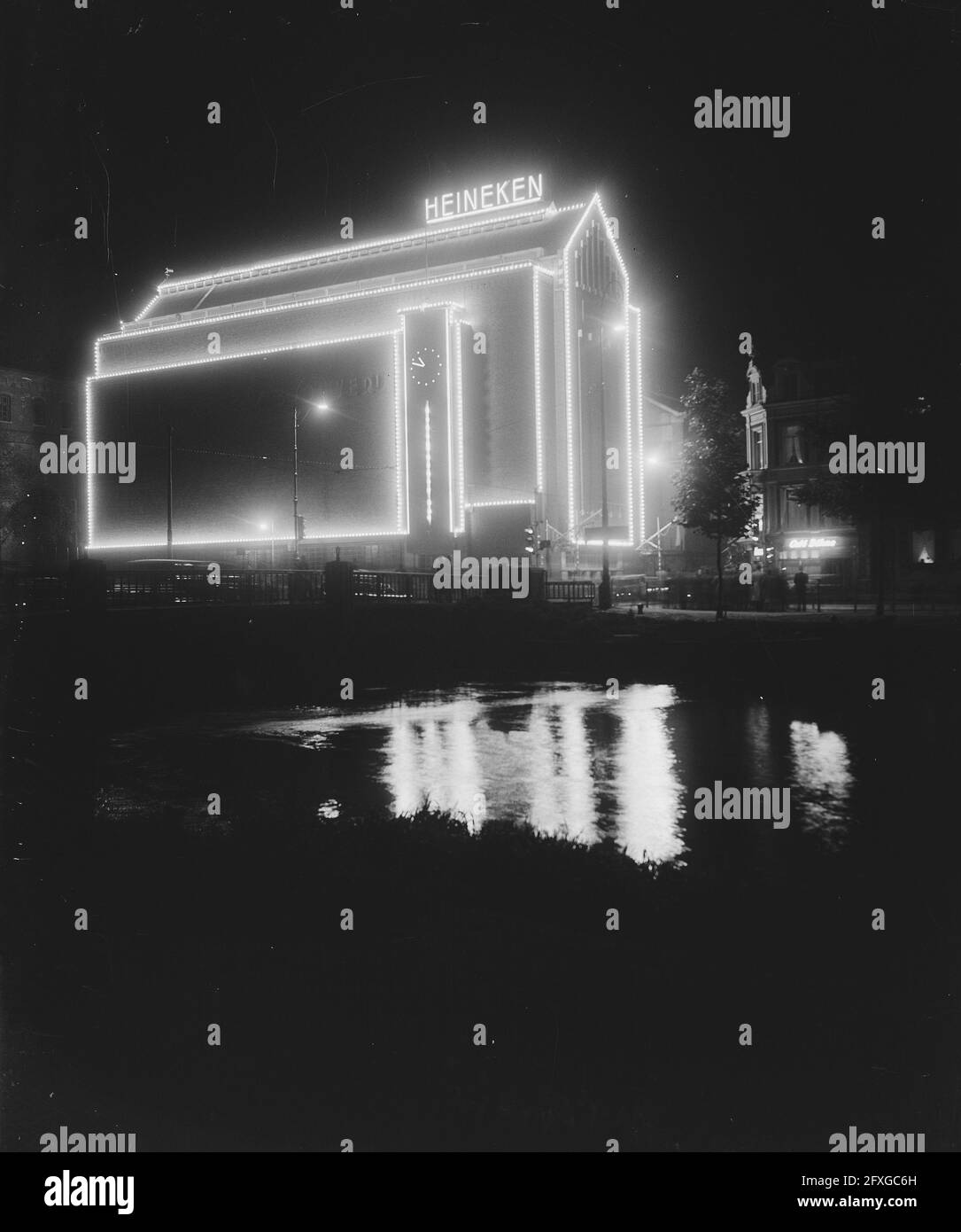 Lighting Amsterdam. Heineken, 29 August 1948, The Netherlands, 20th century press agency photo, news to remember, documentary, historic photography 1945-1990, visual stories, human history of the Twentieth Century, capturing moments in time Stock Photo