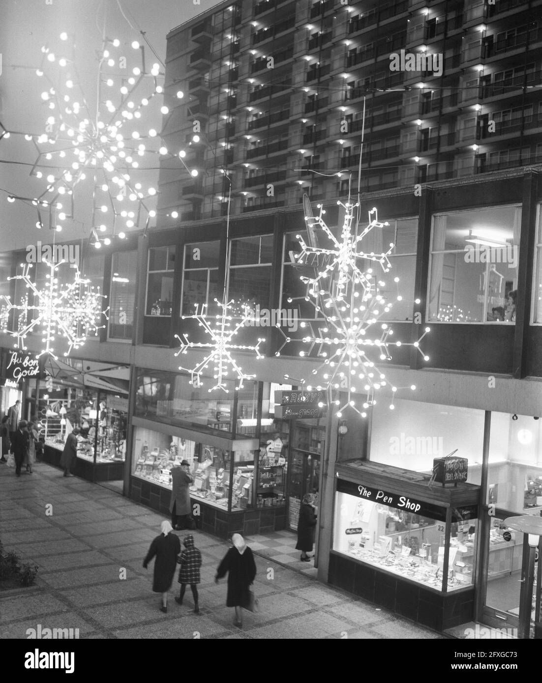 Illuminated Lijnbaan (Rotterdam) for the upcoming holidays, November 17, 1960, FEASURY DAYS, The Netherlands, 20th century press agency photo, news to remember, documentary, historic photography 1945-1990, visual stories, human history of the Twentieth Century, capturing moments in time Stock Photo
