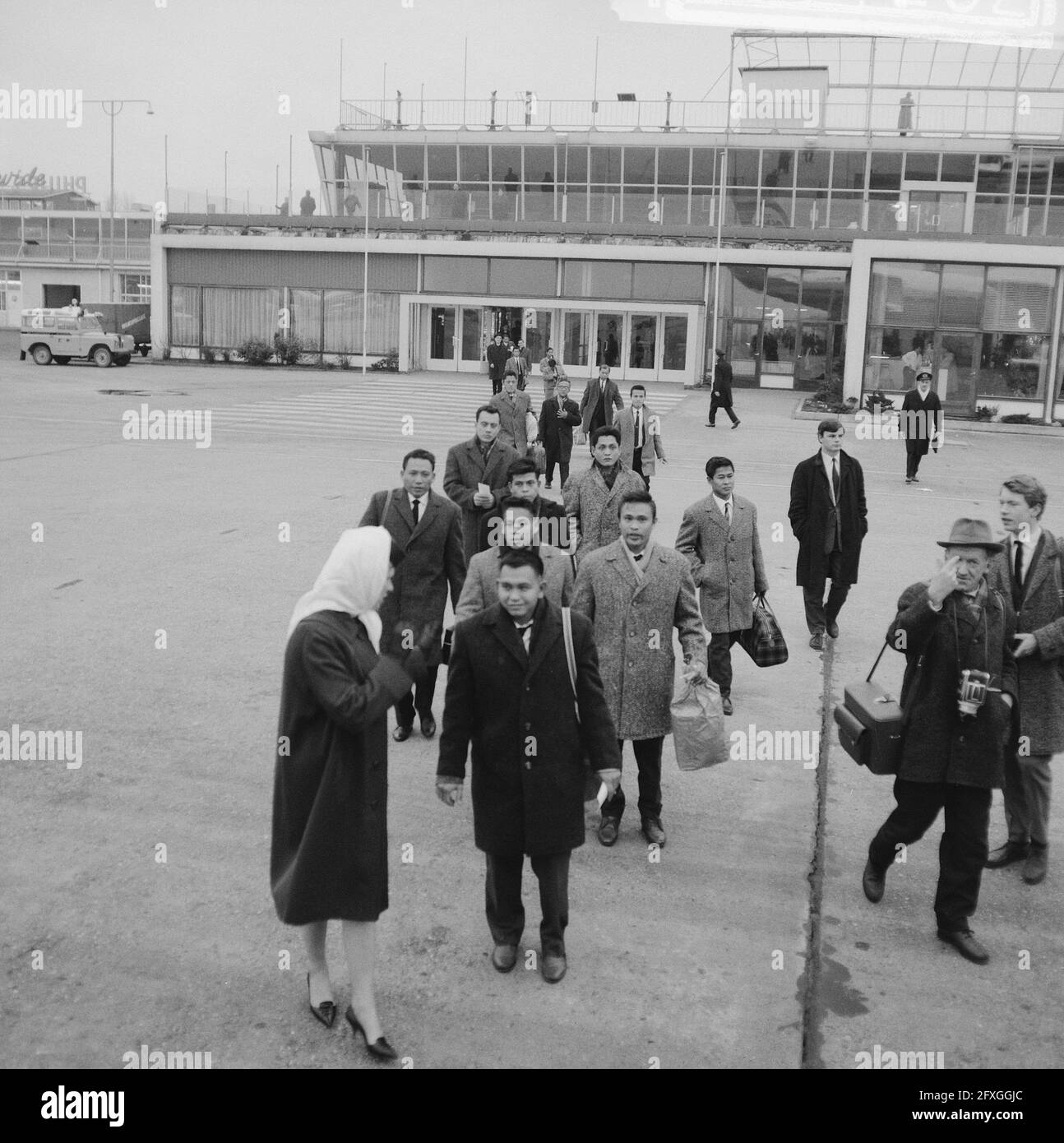 Departure from Schiphol of Filipino seamen, 11 February 1965, SEALS, departures, The Netherlands, 20th century press agency photo, news to remember, documentary, historic photography 1945-1990, visual stories, human history of the Twentieth Century, capturing moments in time Stock Photo