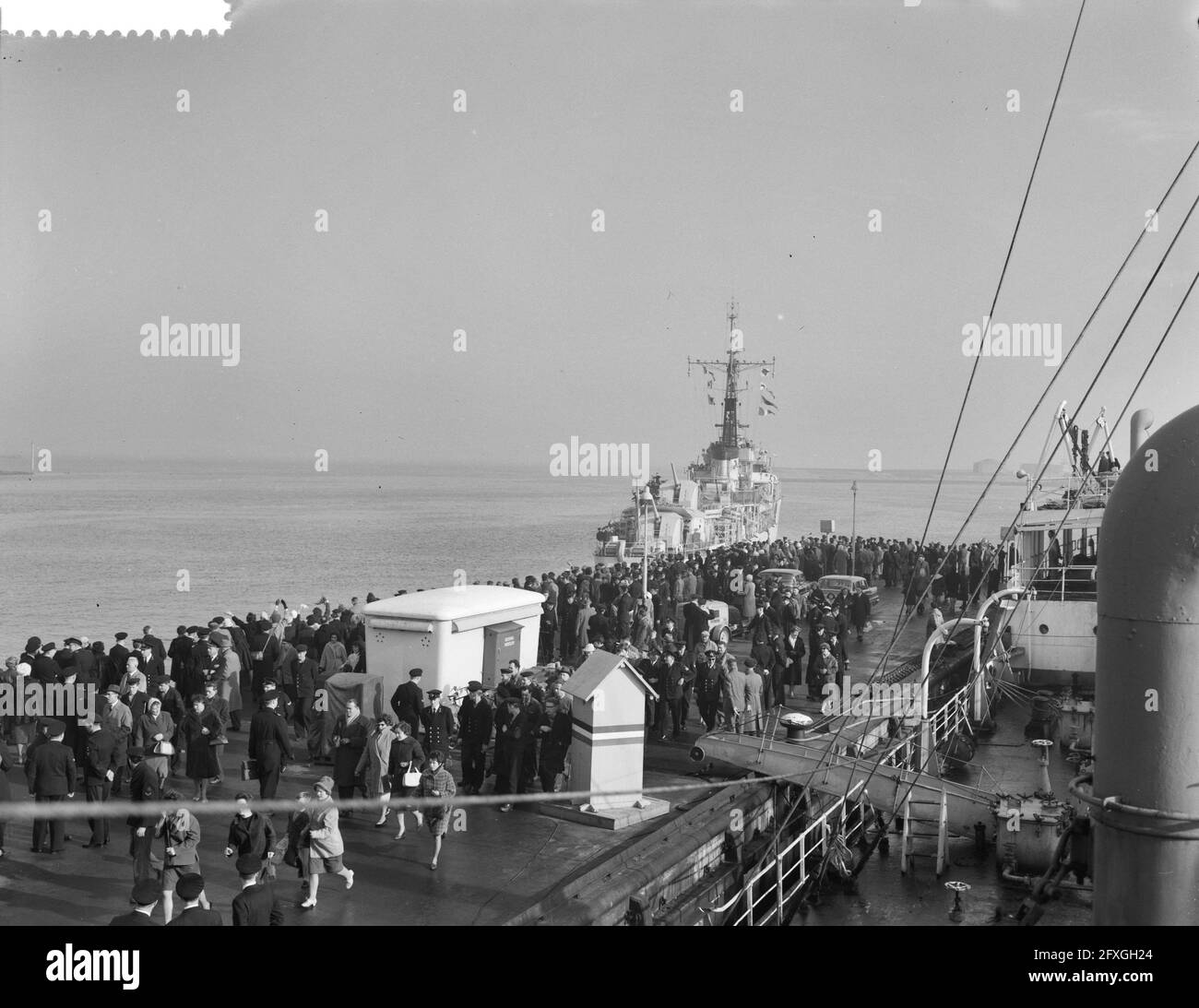 Departure of Hr. Ms. frigate Evertsen from Den Helder to New Guinea, waved  after by bearers departs the Evertsen, February 15, 1961, navy, ships, run  out, The Netherlands, 20th century press agency