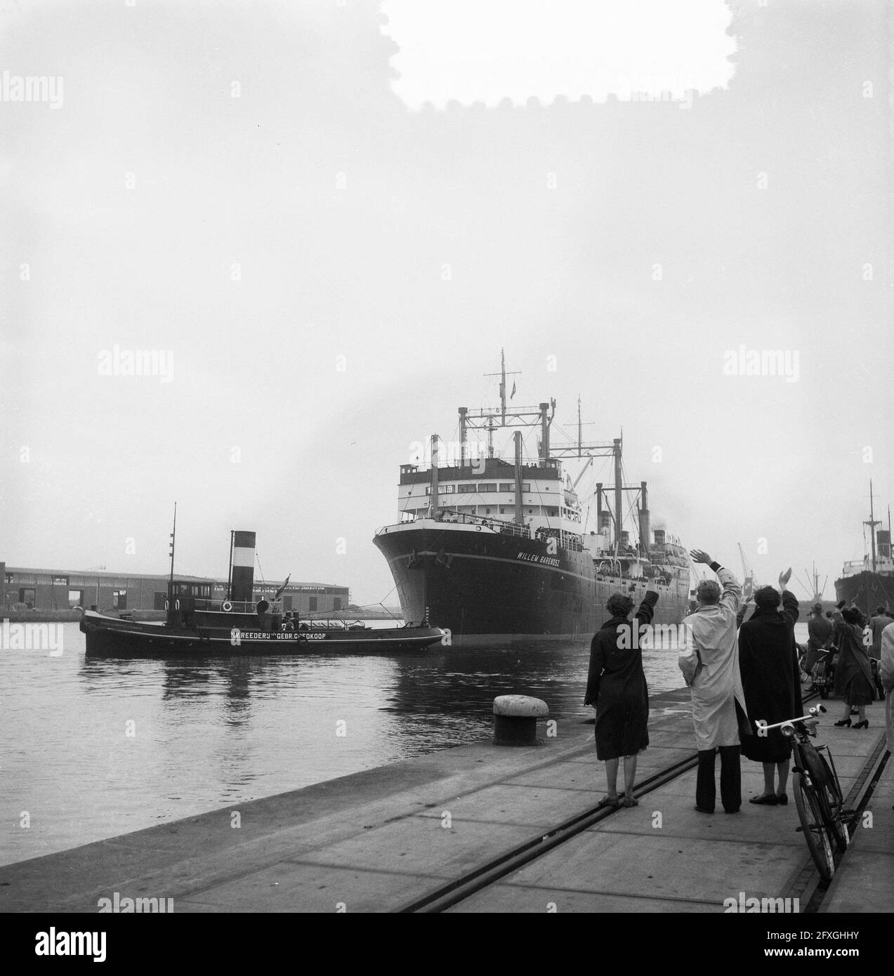 Departure of Willem Barends for whaling, 28 October 1953, DEPARTURE, ships, The Netherlands, 20th century press agency photo, news to remember, documentary, historic photography 1945-1990, visual stories, human history of the Twentieth Century, capturing moments in time Stock Photo