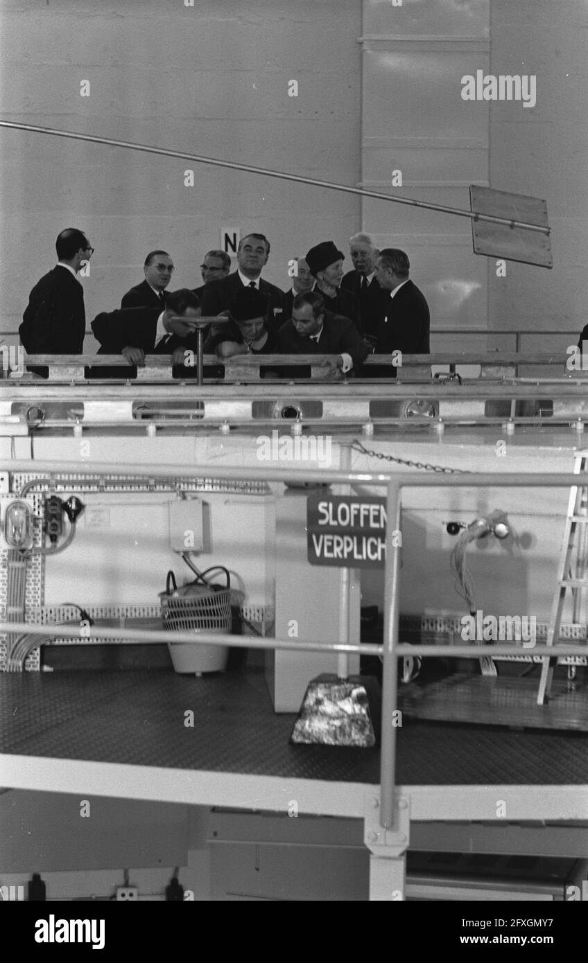 Queen Juliana pays a visit to the Reactor Center at Petten, November 16,  1962, visits, queens, The Netherlands, 20th century press agency photo,  news to remember, documentary, historic photography 1945-1990, visual  stories,