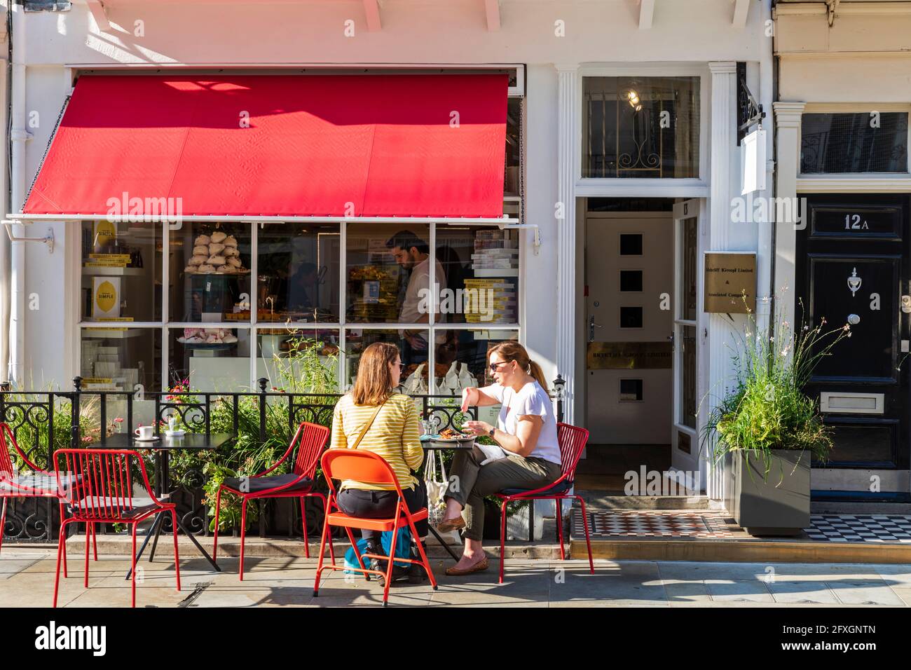 Young women enjoy lunch at Ottolenghi deli on Motcomb Street in Belgravia, London, England, UK. Stock Photo