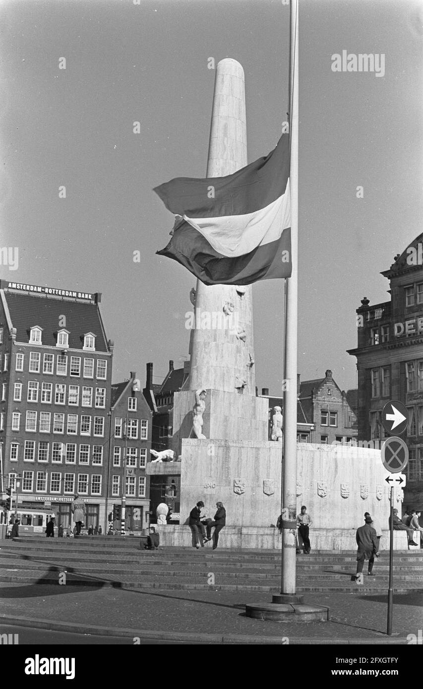 Flags at half mast in Amsterdam death Rev. King . Flag at National Monument on Dam Square, April 9, 1968, FLAGS, monuments, The Netherlands, 20th century press agency photo, news to remember, documentary, historic photography 1945-1990, visual stories, human history of the Twentieth Century, capturing moments in time Stock Photo