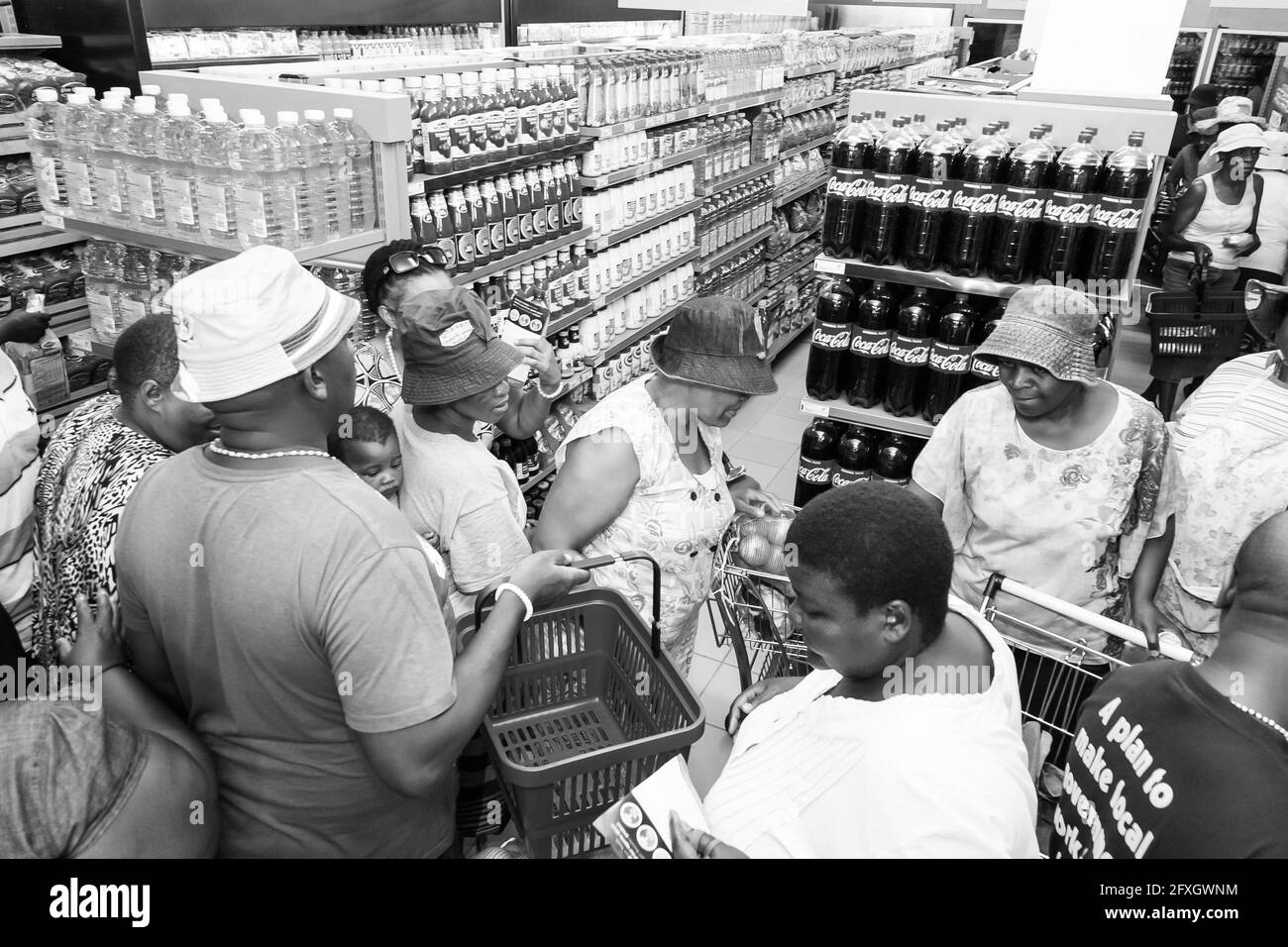 Supermarket employee Black and White Stock Photos & Images - Alamy