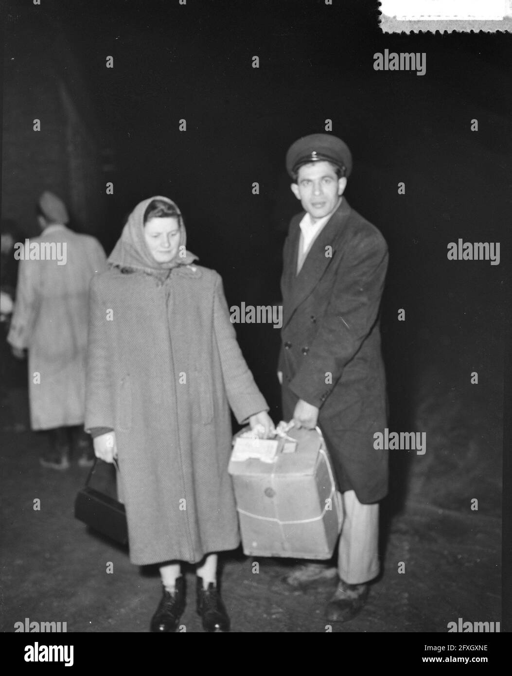 Refugees across the Hungarian border near Nickelsdorf. at night, October 30, 1956, Fugitives, The Netherlands, 20th century press agency photo, news to remember, documentary, historic photography 1945-1990, visual stories, human history of the Twentieth Century, capturing moments in time Stock Photo