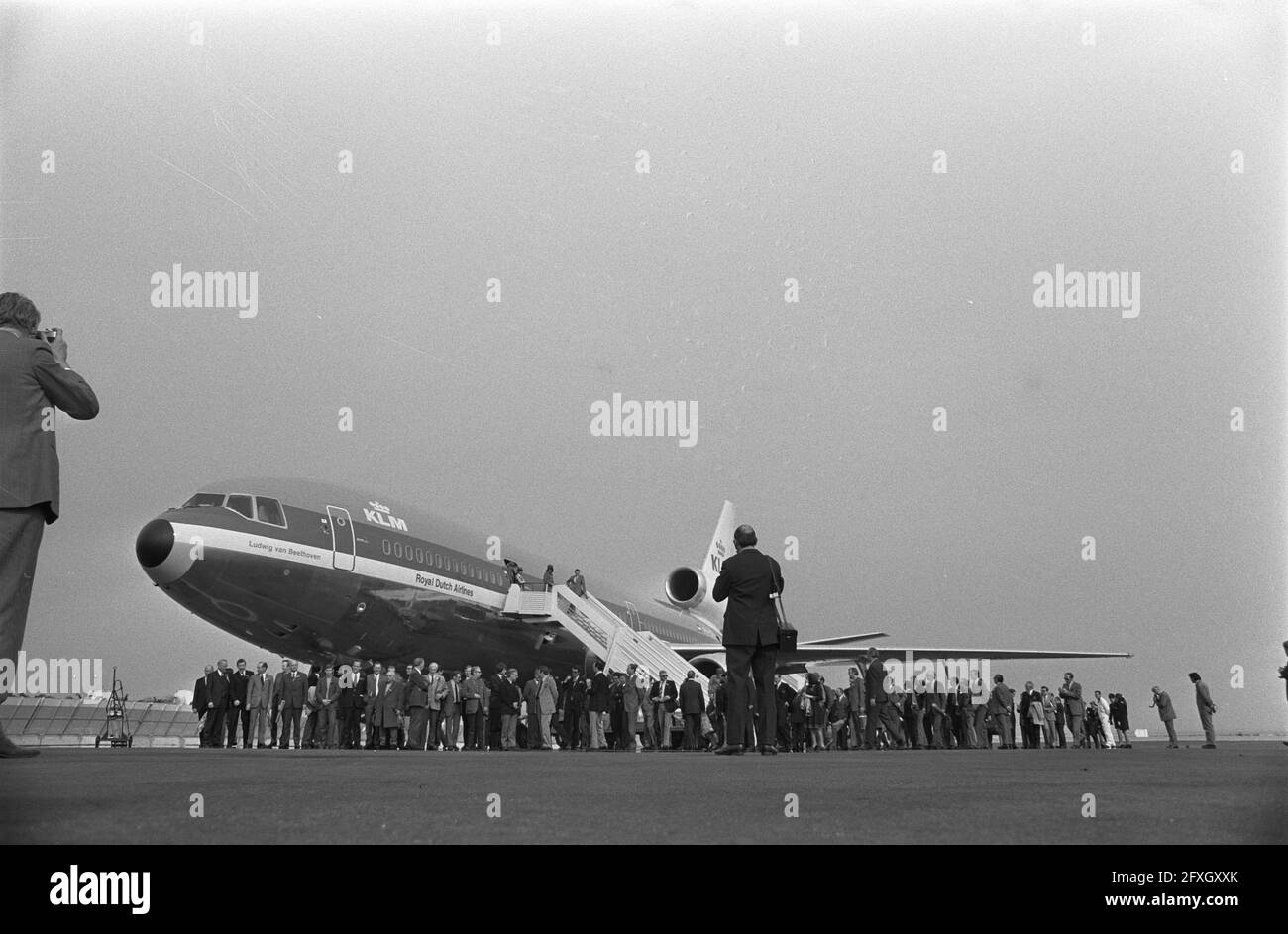 Flight with DC-10 to Nice, group photo in front of DC-10 in Nice, March 6, 1973, GROUP PHOTOS, aircraft, The Netherlands, 20th century press agency photo, news to remember, documentary, historic photography 1945-1990, visual stories, human history of the Twentieth Century, capturing moments in time Stock Photo