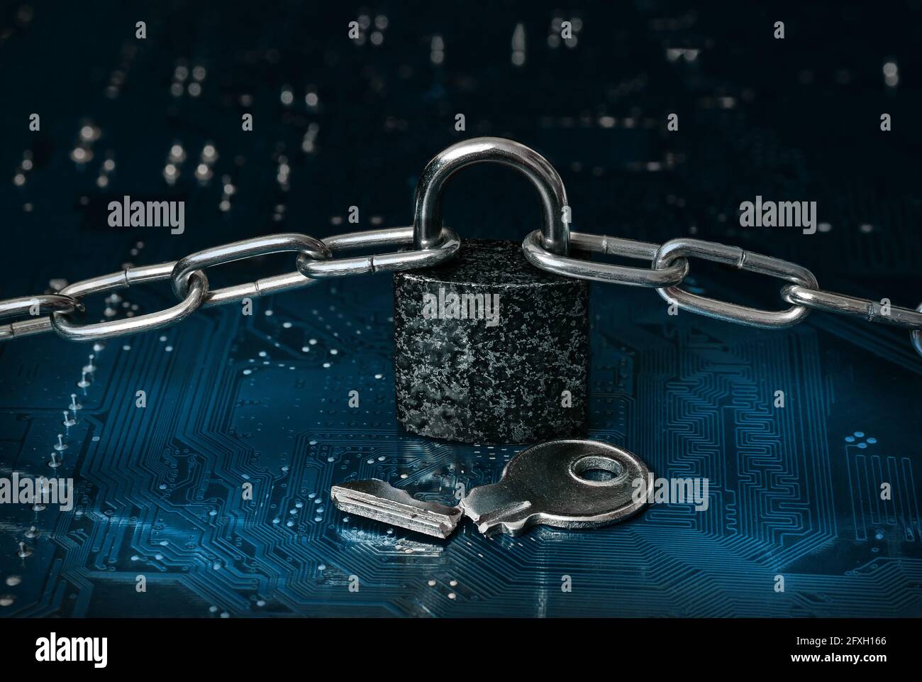 Padlock chain hi-res stock photography and images - Alamy