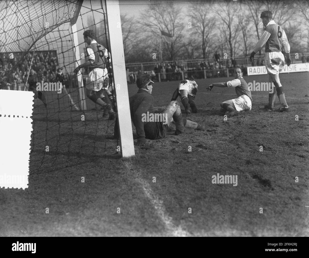 Soccer DWS against SVV 5-1, second goal, March 6, 1955, goals, sports, soccer, The Netherlands, 20th century press agency photo, news to remember, documentary, historic photography 1945-1990, visual stories, human history of the Twentieth Century, capturing moments in time Stock Photo