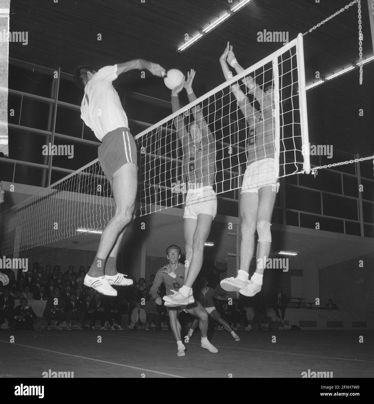 Japan volleyball Black and White Stock Photos & Images Alamy