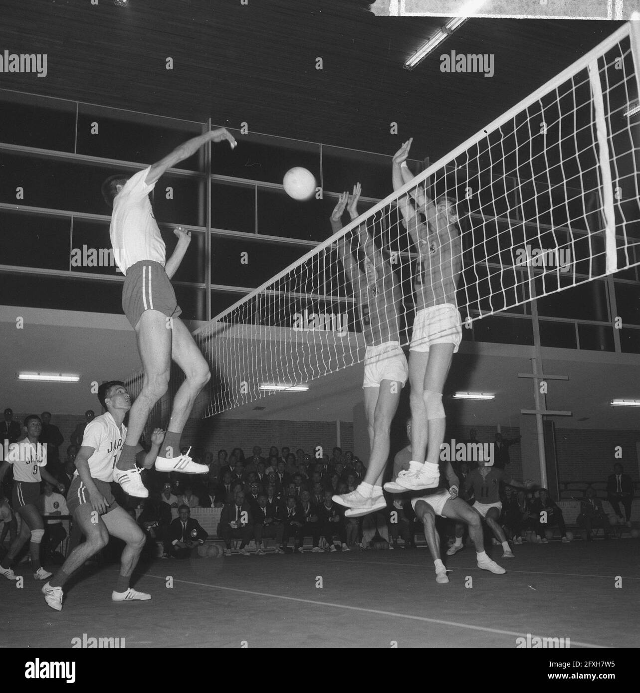Japan volleyball Black and White Stock Photos & Images Alamy