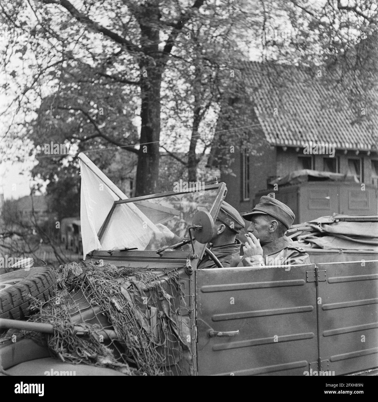 Preparations and negotiations to the capitulation in Wageningen. Kubelwagen with German negotiators (with white flag)., May 5, 1945, talks, capitulations, Second World War, The Netherlands, 20th century press agency photo, news to remember, documentary, historic photography 1945-1990, visual stories, human history of the Twentieth Century, capturing moments in time Stock Photo