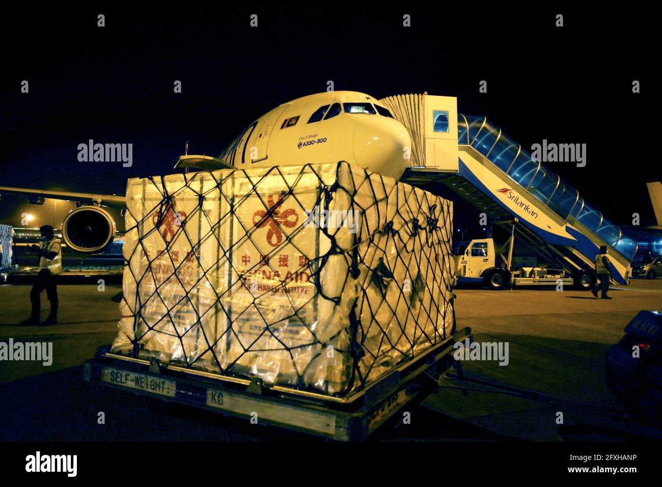 Colombo. 26th May, 2021. A batch of Sinopharm COVID-19 vaccines donated by the Chinese government arrives at the Bandaranaike International Airport in Colombo, Sri Lanka, May 26, 2021 Credit: Ajith Perera/Xinhua/Alamy Live News Stock Photo