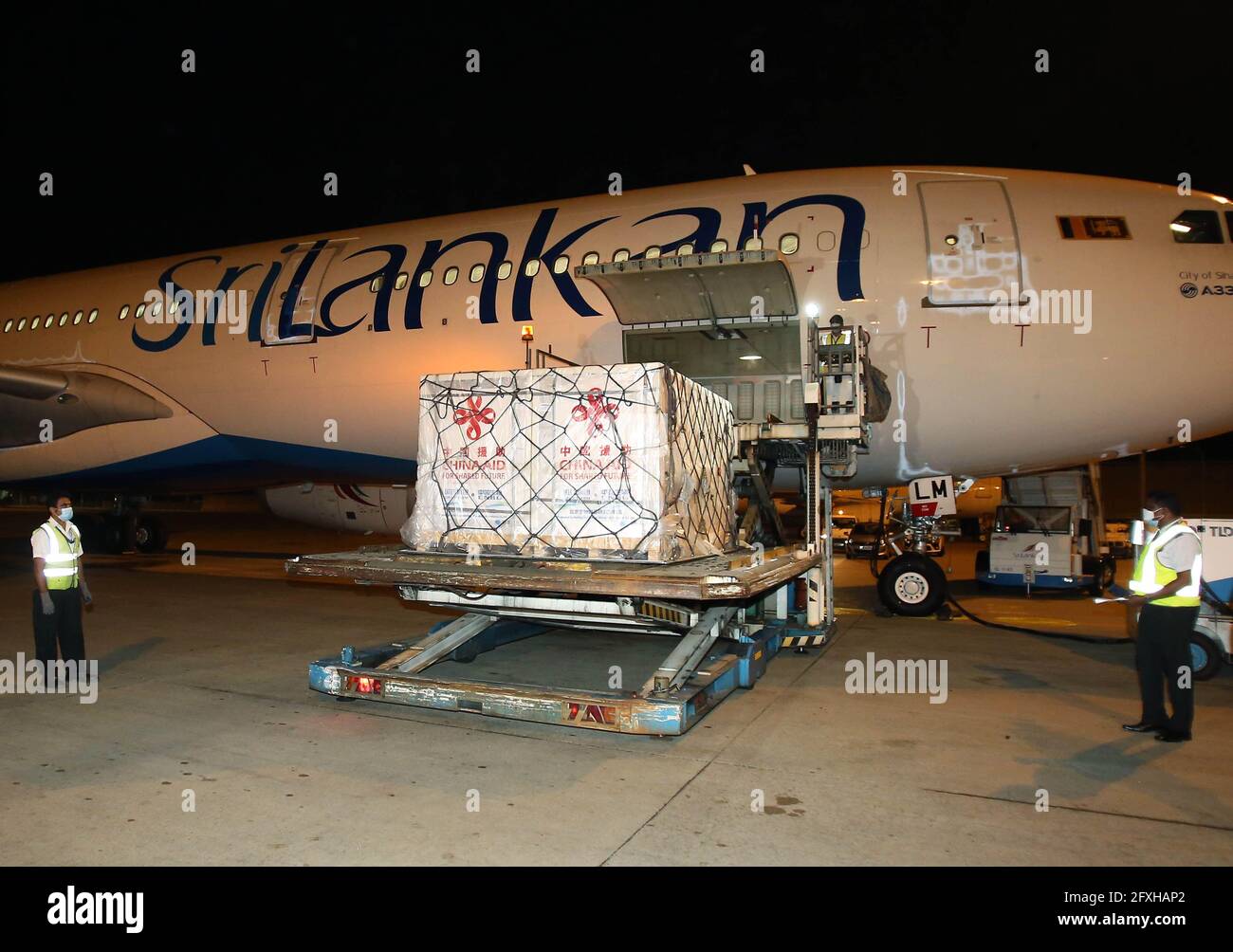 Colombo. 26th May, 2021. A batch of Sinopharm COVID-19 vaccines donated by the Chinese government arrives at the Bandaranaike International Airport in Colombo, Sri Lanka, May 26, 2021 Credit: Ajith Perera/Xinhua/Alamy Live News Stock Photo