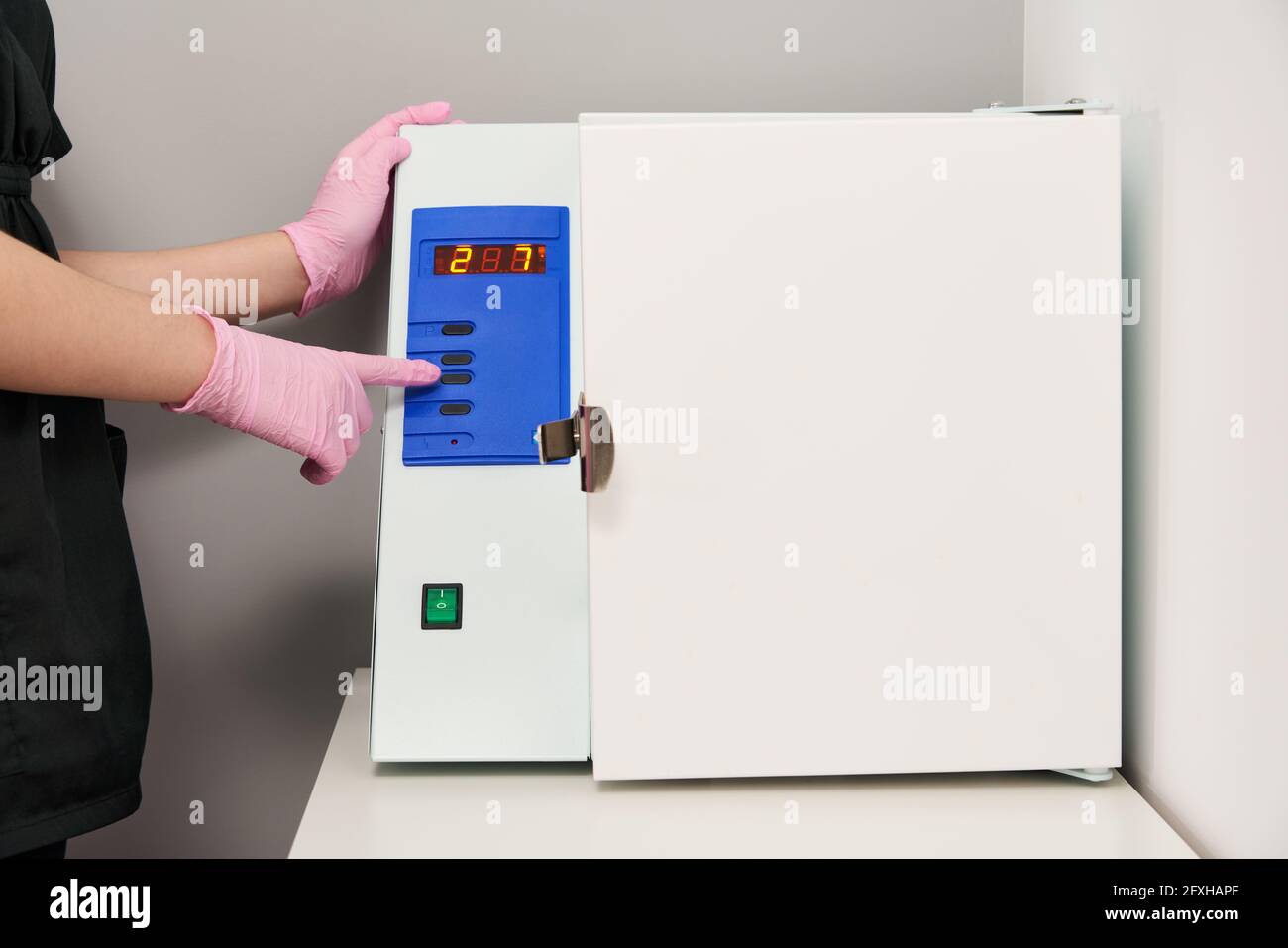 Sterilization of instruments and tools. Sterilization procedure. Steam