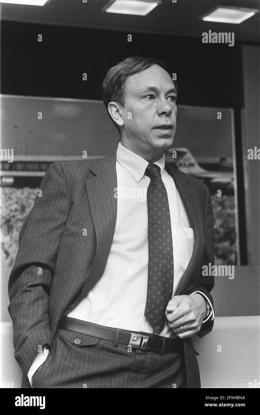 Chairman Board of Directors Atari (game console), James J. Morgan gives press conference at Schiphol Airport, April 16, 1984, press conferences, presidents, The Netherlands, 20th century press agency photo, news to remember, documentary, historic photography 1945-1990, visual stories, human history of the Twentieth Century, capturing moments in time Stock Photo