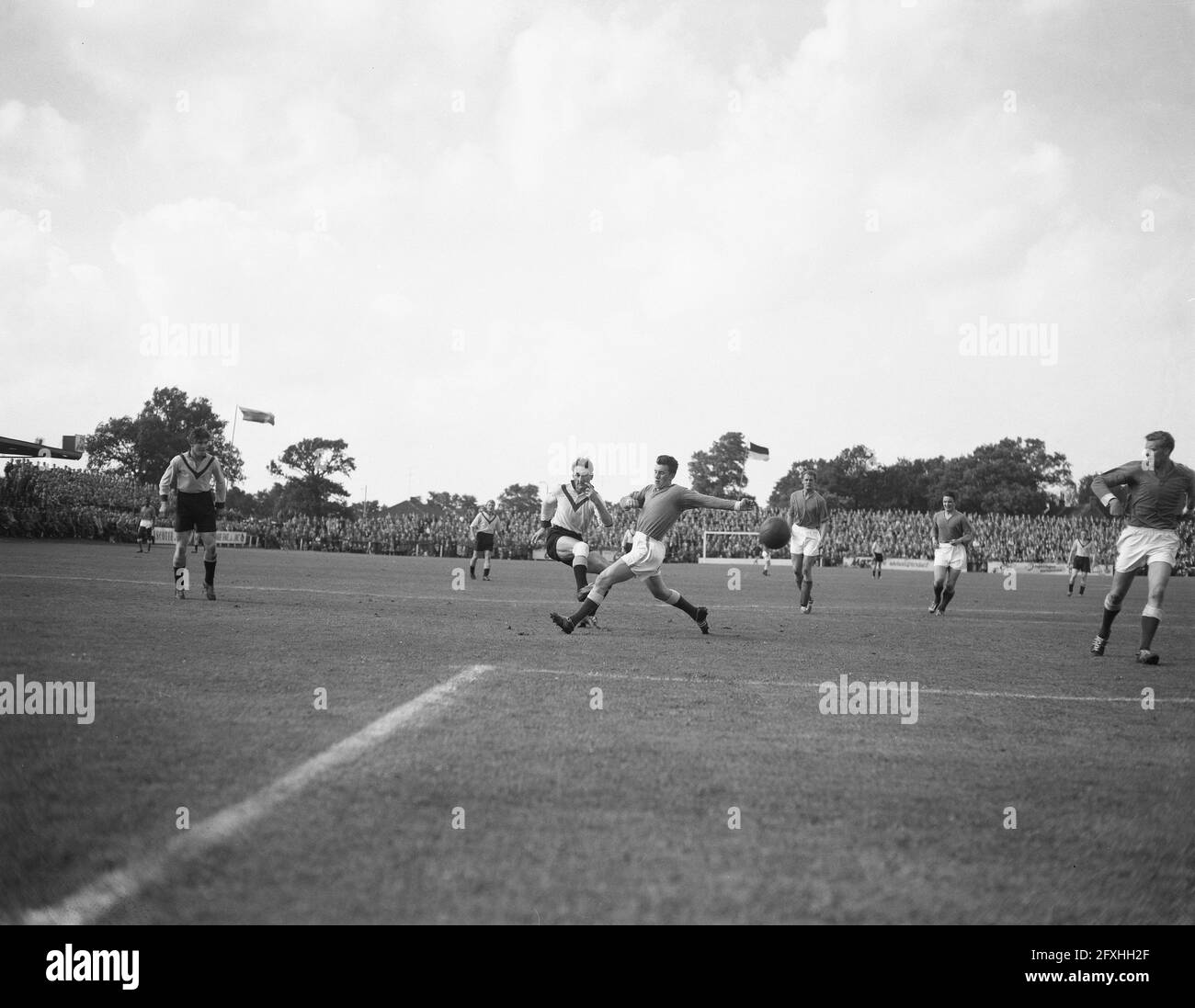 Elinkwijk against VVV 2-0, KNVB cup, Van der Bosch (left) is going to score  1-0, December 10, 1972, sports, soccer, The Netherlands, 20th century press  agency photo, news to remember, documentary, historic