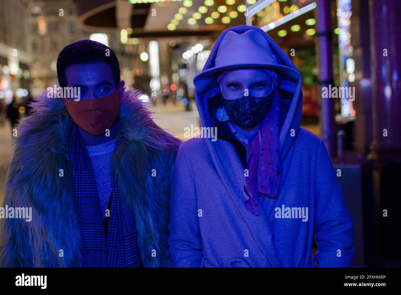 Couple wearing face mask hi-res stock photography and images - Alamy