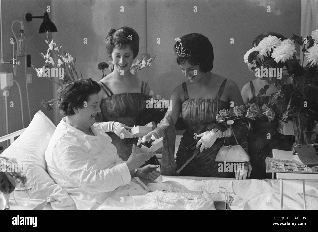 Westland Druivenprinses paid visit to Wilhelmina Gasthuis in Amsterdam, August 27, 1962, visits, The Netherlands, 20th century press agency photo, news to remember, documentary, historic photography 1945-1990, visual stories, human history of the Twentieth Century, capturing moments in time Stock Photo