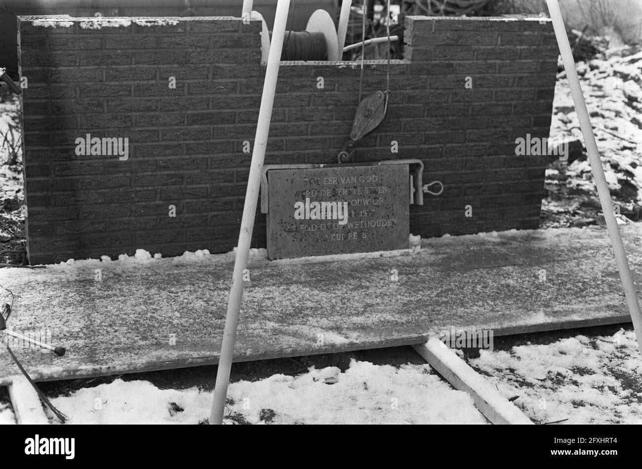 Alderman L.J. Kuypers is laying the first brick for the retirement home De Goodwillburgh of the Salvation Army on Rapenburgerstraat in A'dam, the bricked-in brick, 25 February 1973, retirement homes, brick laying, The Netherlands, 20th century press agency photo, news to remember, documentary, historic photography 1945-1990, visual stories, human history of the Twentieth Century, capturing moments in time Stock Photo