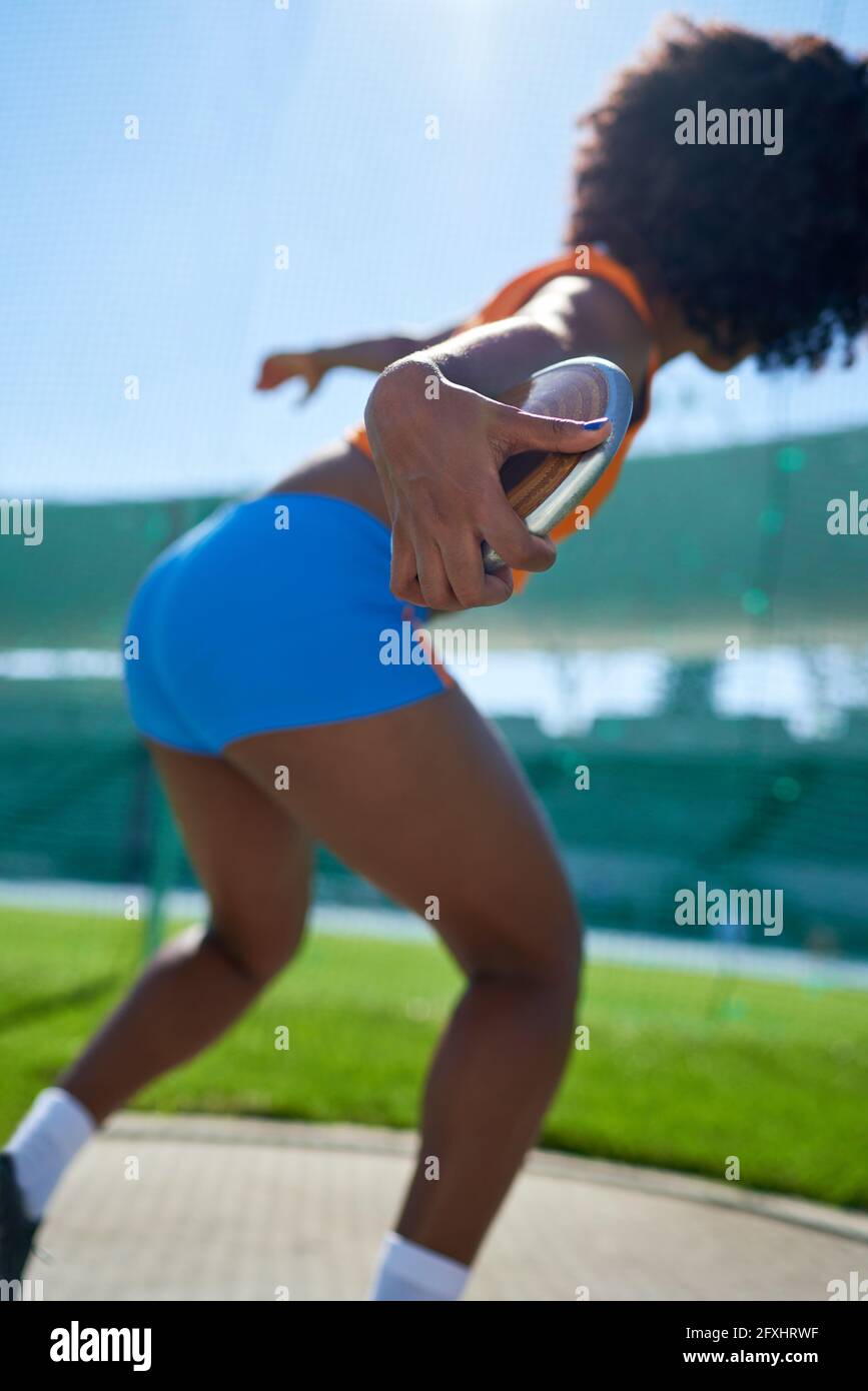 Female track and field athlete throwing discus Stock Photo Alamy