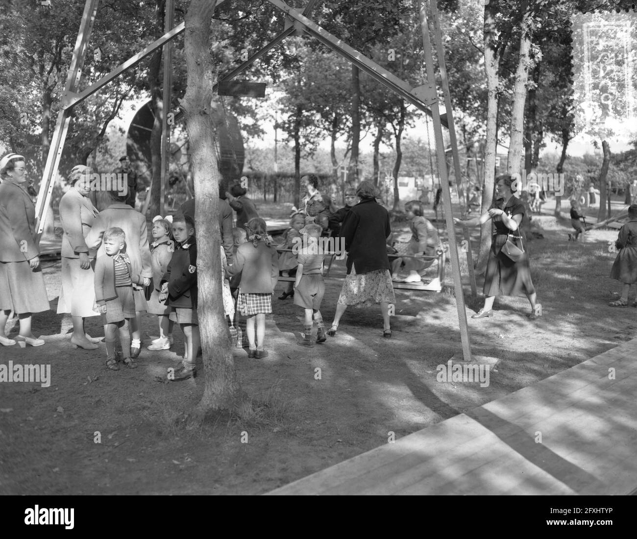 Queen Juliana and Princess Margriet visit playground Oud Naarden recorded by television, June 14, 1954, visits, queens, royal family, princesses, television, The Netherlands, 20th century press agency photo, news to remember, documentary, historic photography 1945-1990, visual stories, human history of the Twentieth Century, capturing moments in time Stock Photo