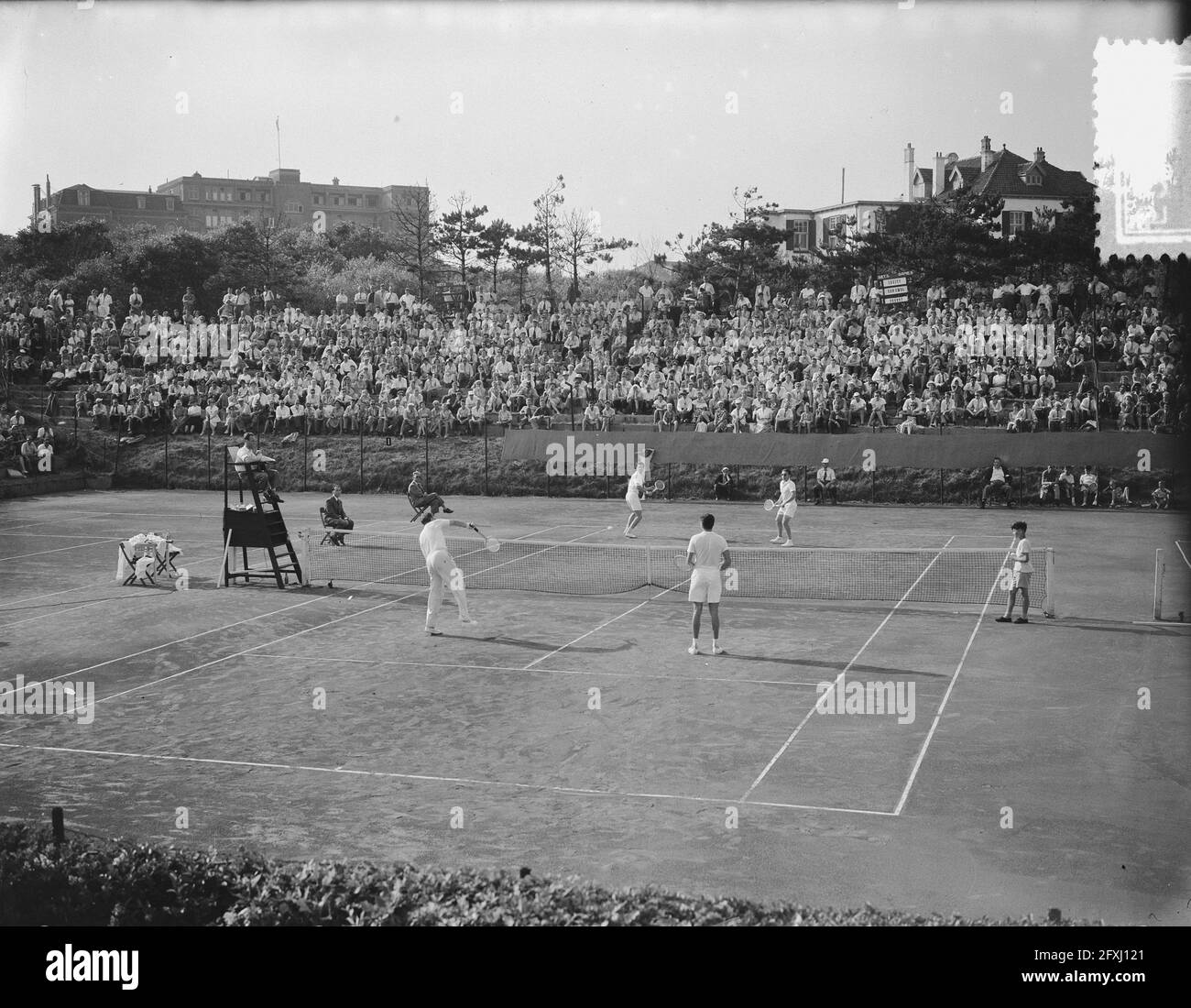 Wimbledon tennis game in Noordwijk, Patty Drobny, by Ewal Savith, July 6, 1952, The Netherlands, 20th century press agency photo, news to remember, documentary, historic photography 1945-1990, visual stories, human history of the Twentieth Century, capturing moments in time Stock Photo