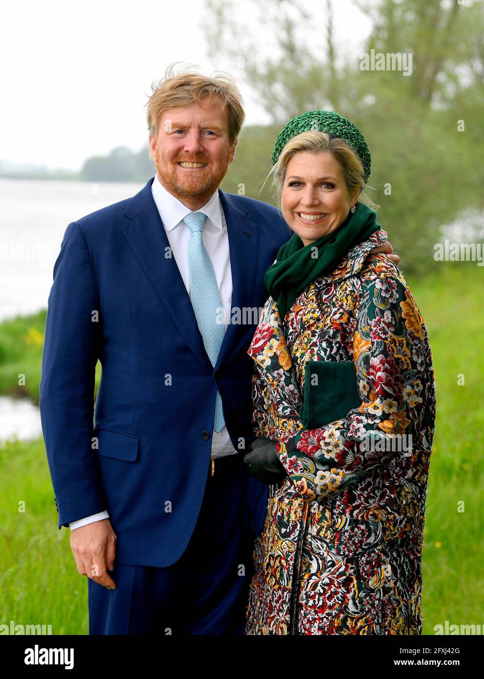 Wellerlooi, Niederlande. 27th May, 2021. King Willem-Alexander and Queen Maxima of The Netherlands at landgoed De Hamert in Nationaal Park De Maasduinen in Wellerlooi, on May 27, 2021, during the regional visit to North Limburg, Credit: Albert Nieboer/Netherlands OUT/Point de Vue OUT/dpa/Alamy Live News Stock Photo