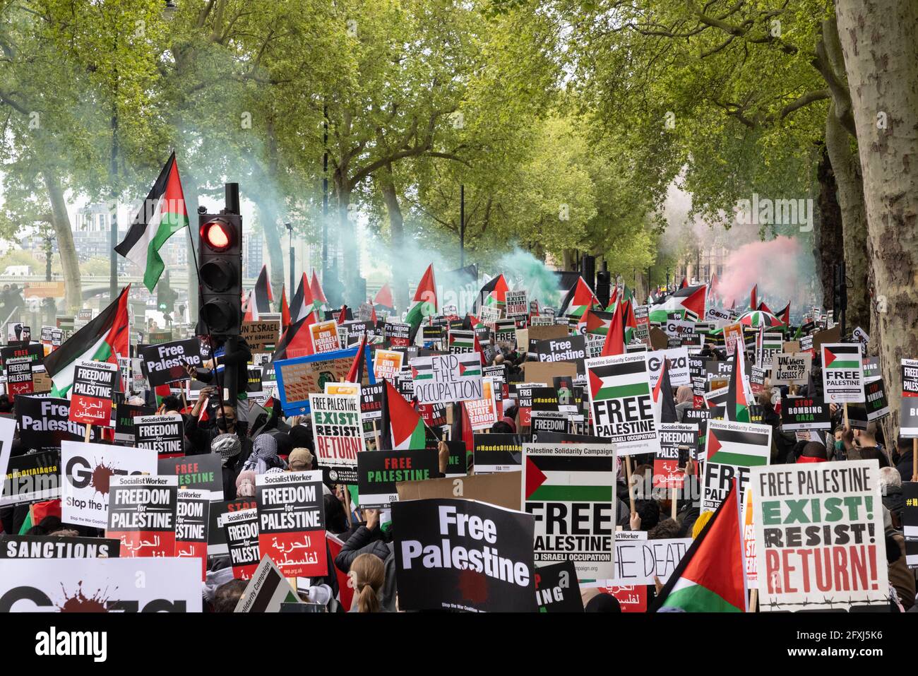 Large crowd of protesters marching along Victoria Embankment, Free Palestine Protest, London, 22 May 2021 Stock Photo