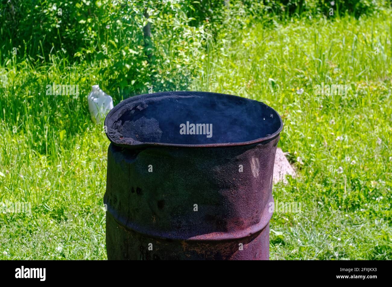 Garbage barrel burning hires stock photography and images Alamy
