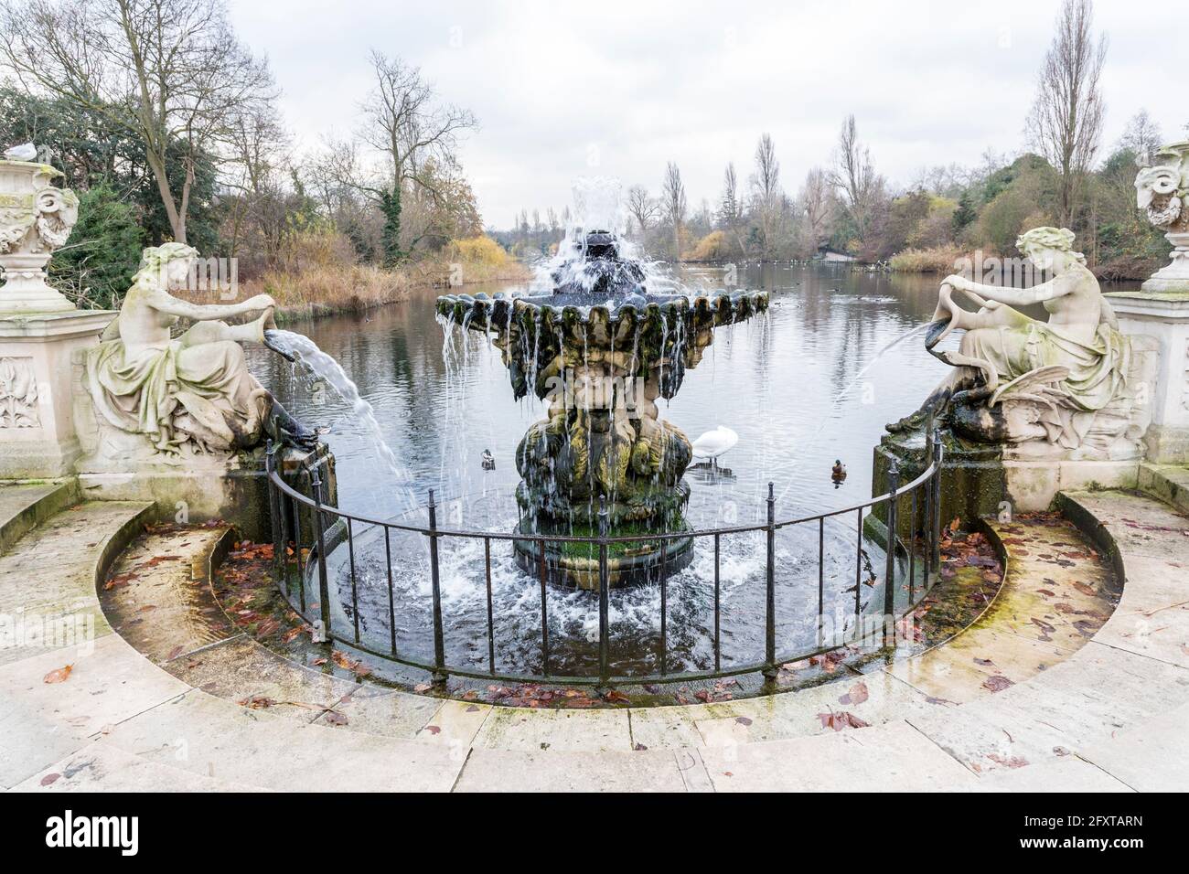 Hyde park london fountain hires stock photography and images Alamy