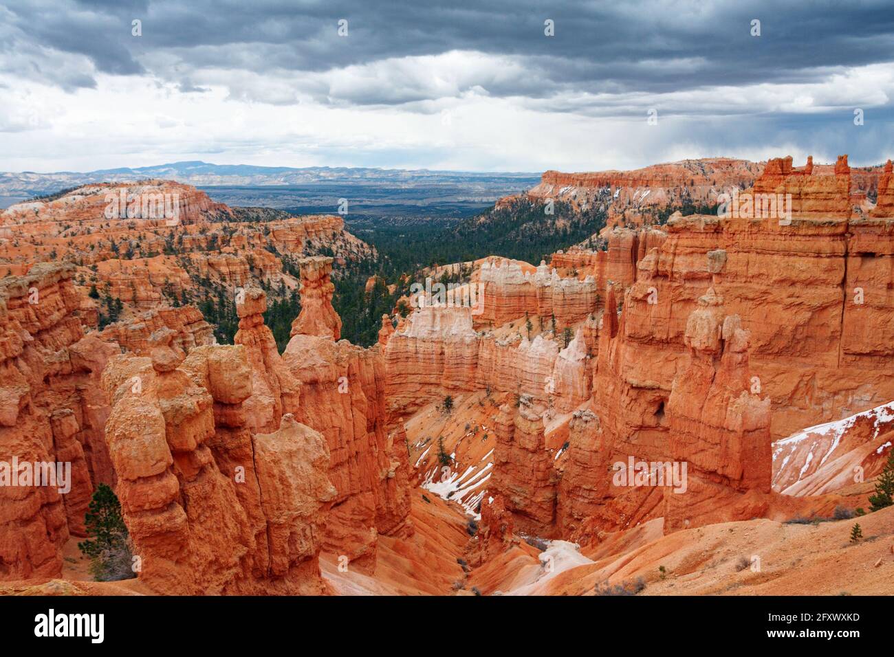 Bryce Canyon, Utah, USA. View of Bryce Amphitheater with countless hoodoos under a cloudy sky. Stock Photo