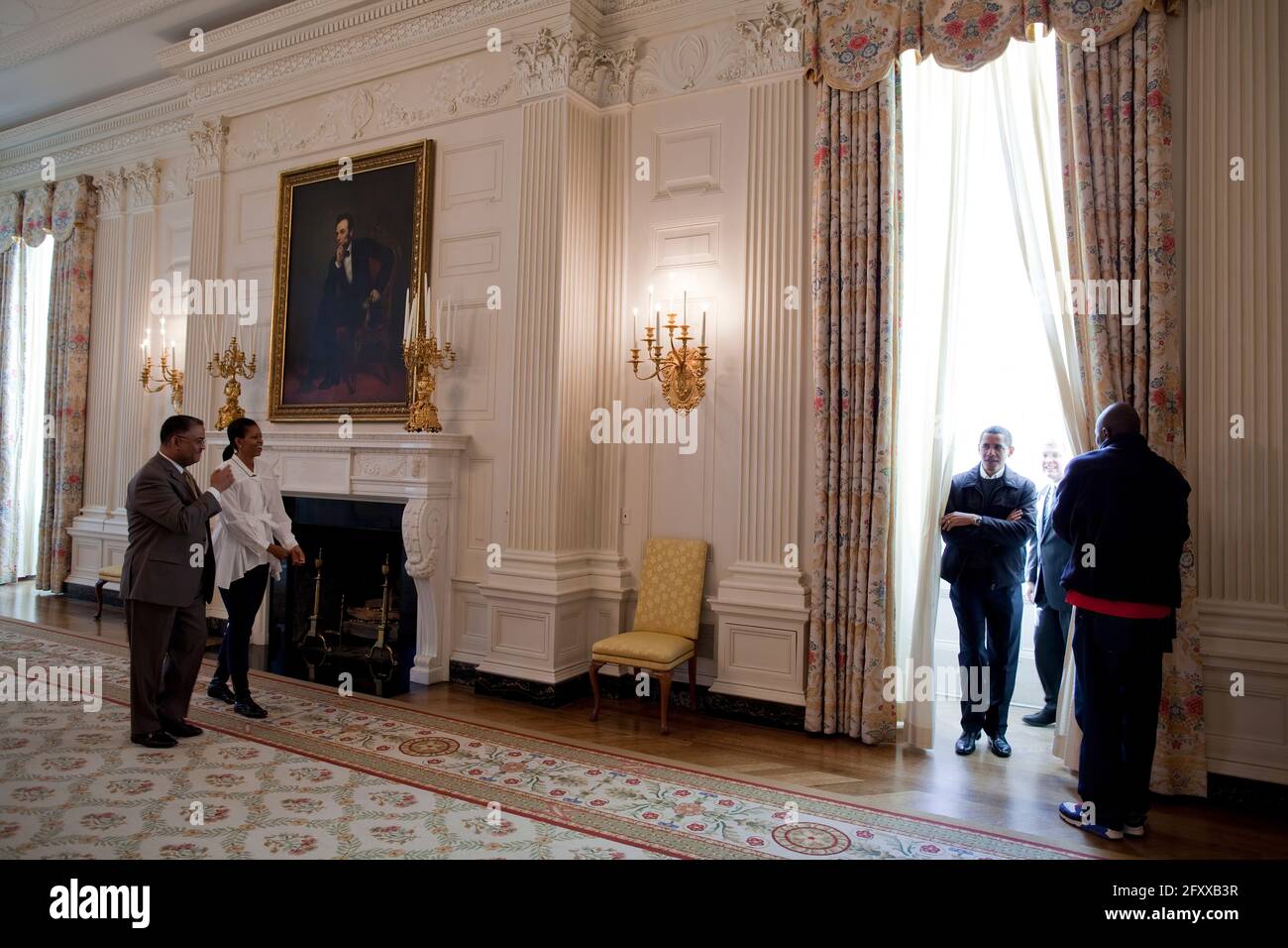 President Barack Obama and First Lady Michelle Obama tour the State Dining Room with White House Chief Usher Admiral Stephen 'Steve' Rochon, left; Curator William 'Bill' Allman and Personal Aide Reggie Love, right.  1/24/09Offical White House Photo by Pete Souza Stock Photo