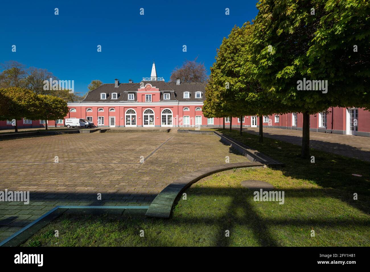 Germany, Oberhausen, Alt-Oberhausen, Ruhr area, Lower Rhine, Rhineland, North Rhine-Westphalia, NRW, Oberhausen Castle, Low Castle and inner courtyard, classicism, museum, art exhibition, Ludwig gallery Stock Photo